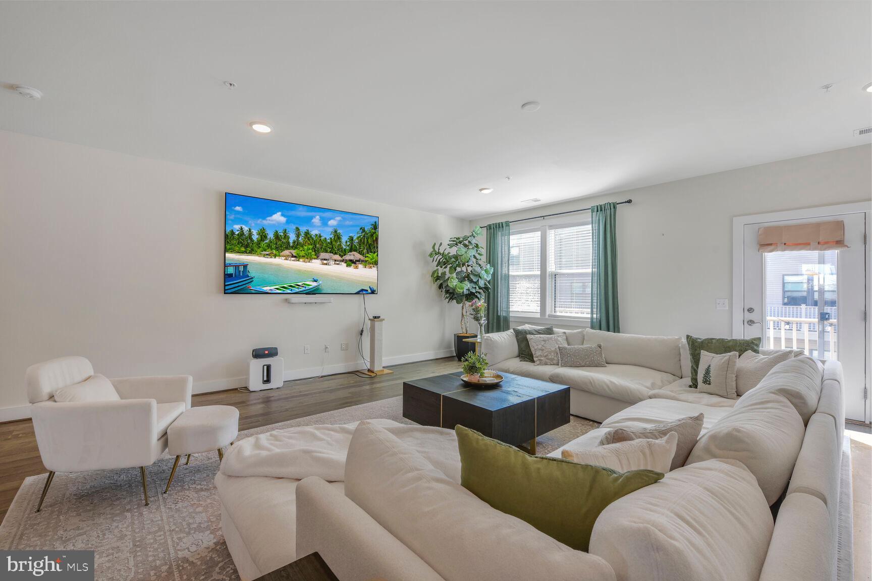 44878 TIVERTON SQUARE