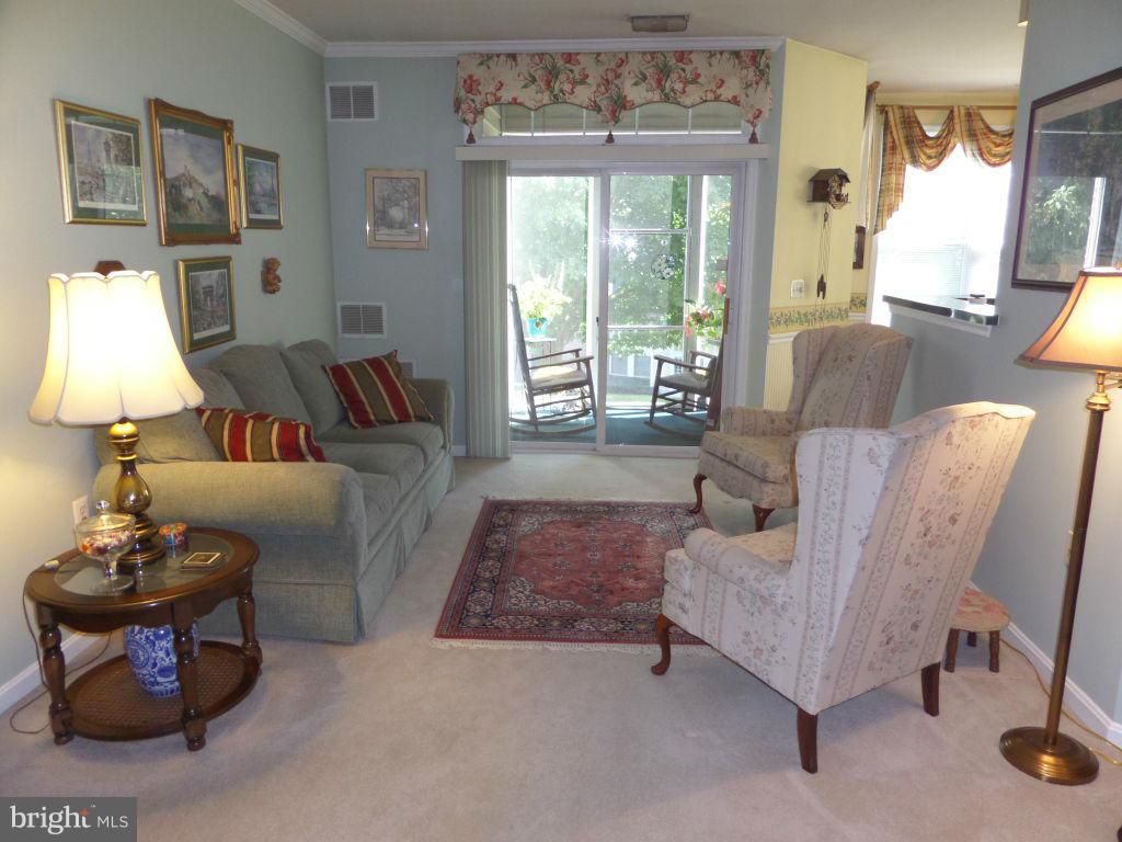 ORIG OWNERS HAVE BABIED THIS 1ST FLR(NO STEPS) W/OVER 1300+ SQ FT. 42" WHITE CAB'S, BREAKFAST RM, ISLAND, FRIG W/ICEMAKER & B-IN MICRO. FAM RM OFF KIT W/GAS FP, MARBLE SURROUND, MANTLE & TV NOOK. LIV/DIN W/CROWN MOLDING. C-TILE FOYER. MSTR SUITE W/W-IN CLOSET, DBL CLOSET & LGE C-TILE SHOWER W/SEAT. SLIDER TO SCREENED PATIO W/DOOR & PRIVACY. LAUNDRY RM W/WASHER & DRYER. CLUBHSE W/POOL & FITNESS RM