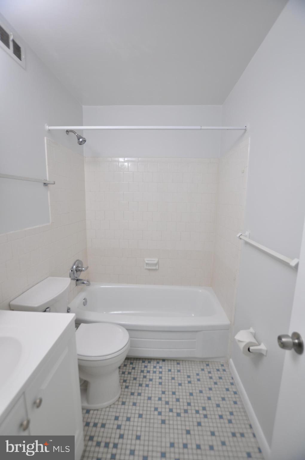 MONTGOMERY CENTURY - Residential Lease