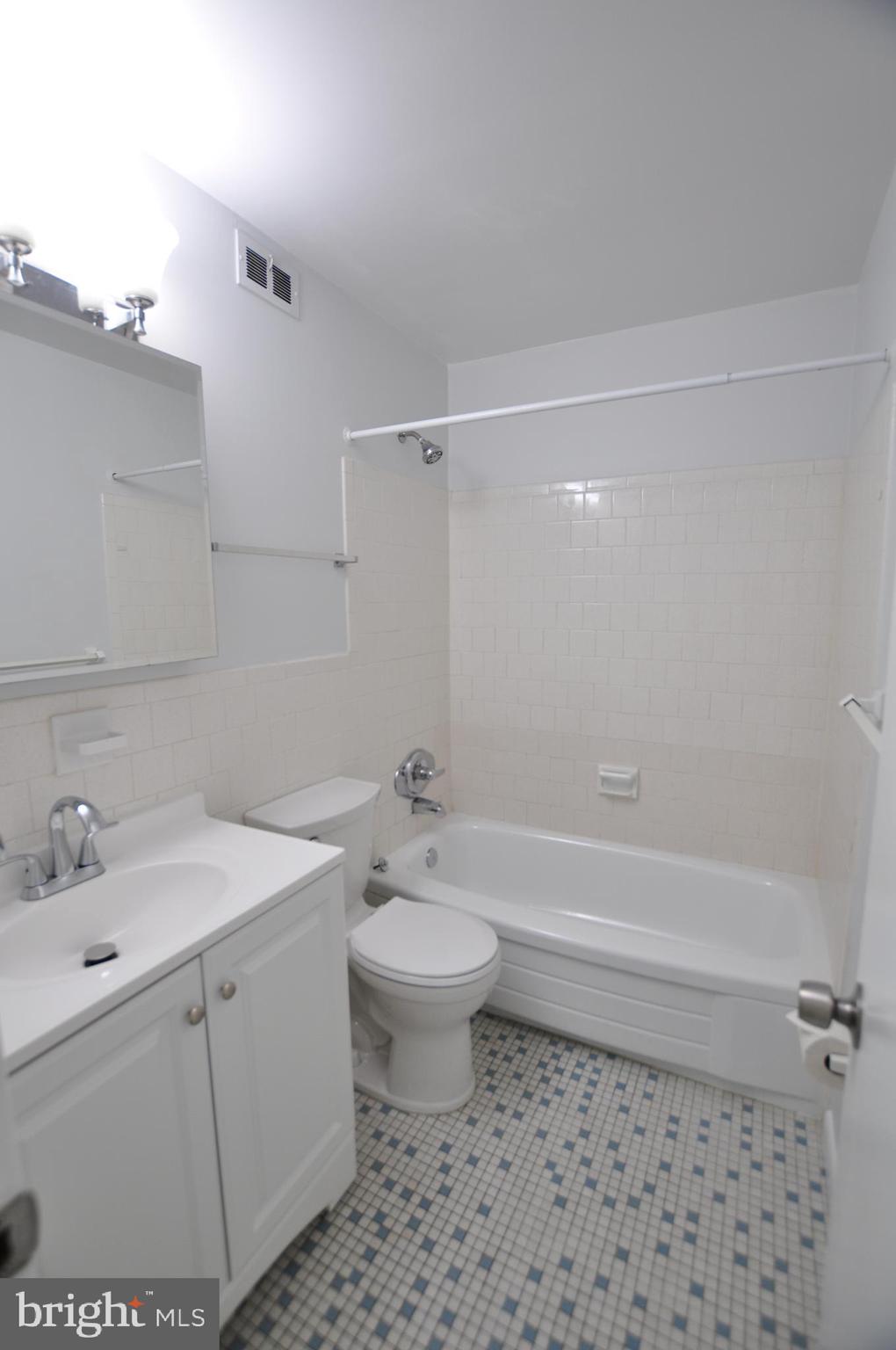 MONTGOMERY CENTURY - Residential Lease