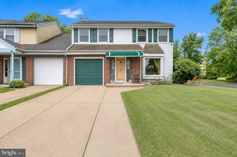 Townhouse For Sale - 114 Burnam Wood Court<br/> MOUNT LAUREL, NJ 08054