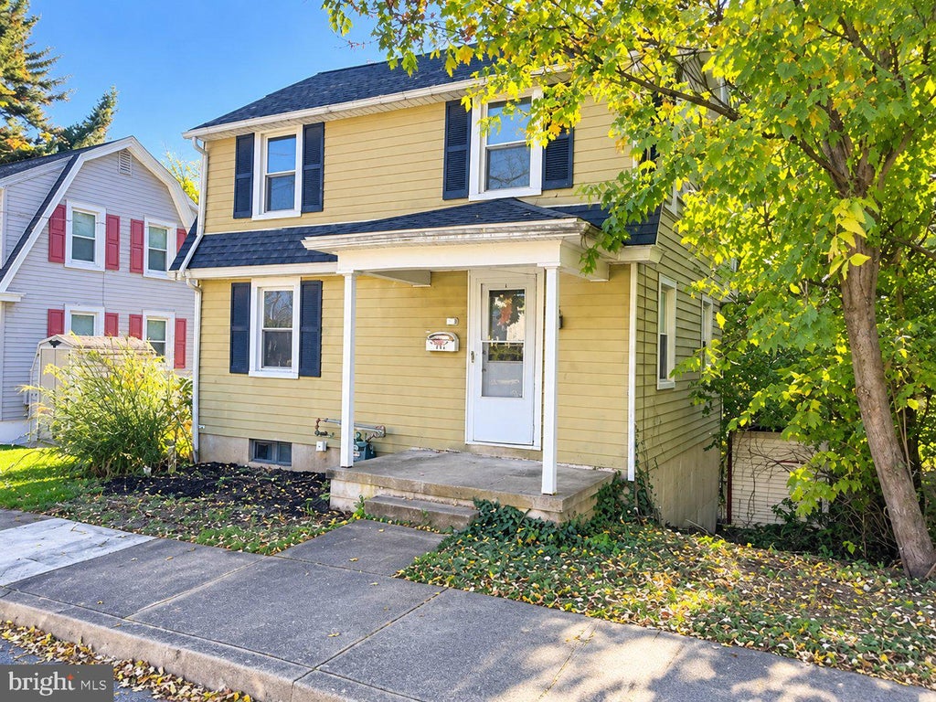 Photo of 140 E Hummelstown Street, ELIZABETHTOWN, PA 17022 (MLS # PALA2097662)