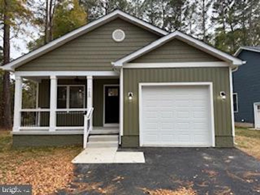 New Construction!
One level living 3 bedroom, 2 full baths, One Car Built-in Garage w garage door opener.
Stainless Kitchen Appliances wit hard surface counters and Island
Hard surface flooring in common areas and bathrooms
Asphalt Driveway
Concrete front Porch
Screened rear deck with steps to grade.
Located in water front community of Glebe Harbor only a short drive to the Town of Montross
See Floor Plan and Elevation in Documents