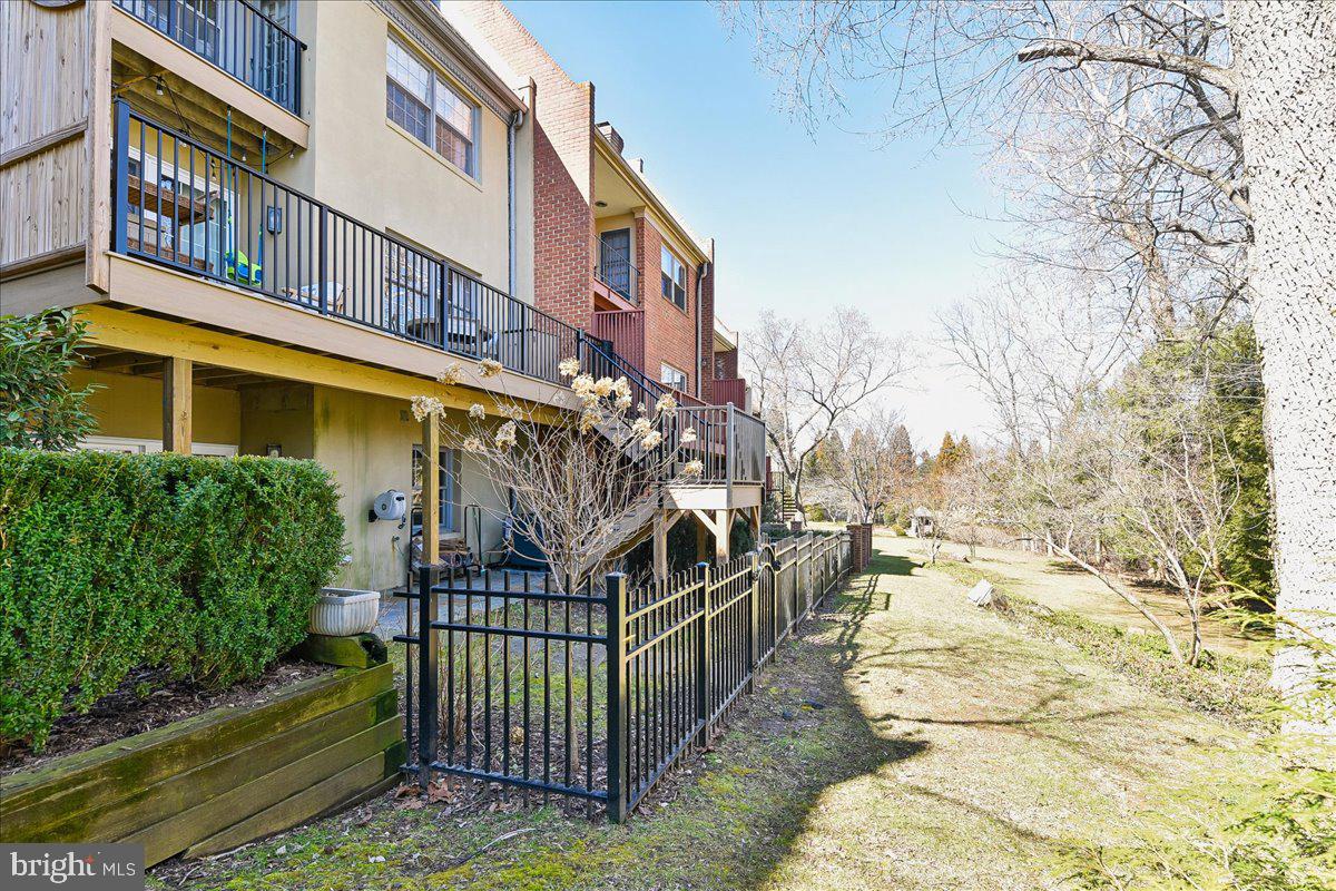 THORNTON WOOD - Residential