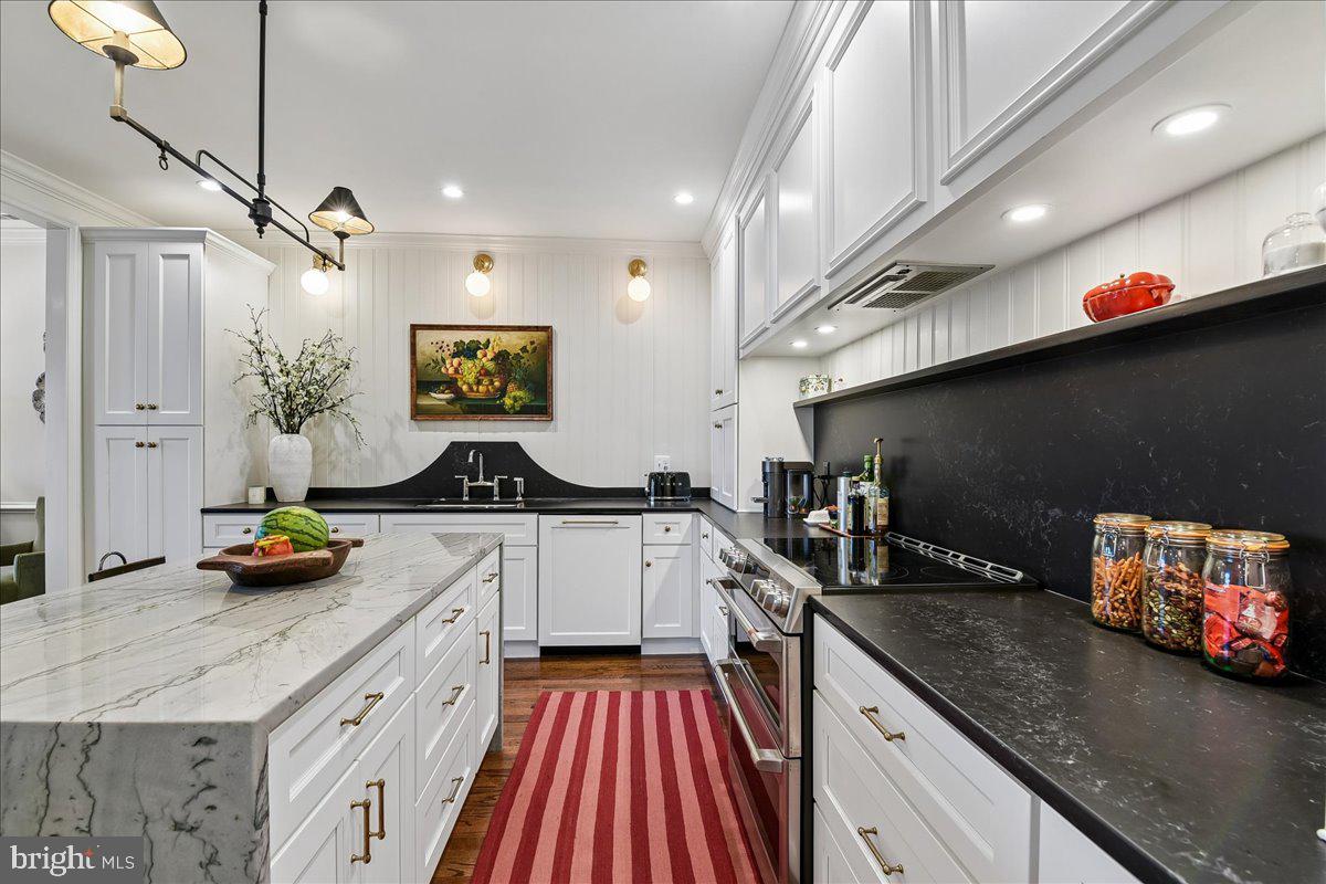 THORNTON WOOD - Residential