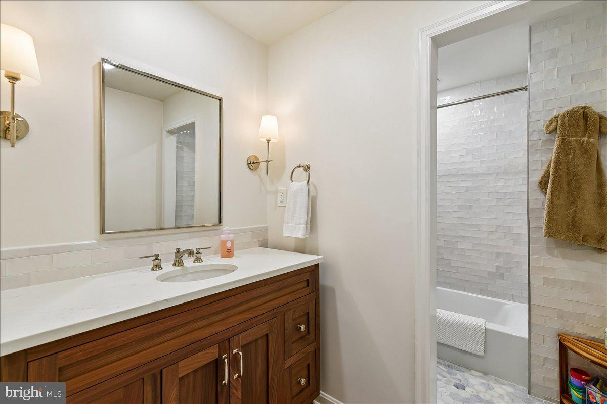 THORNTON WOOD - Residential