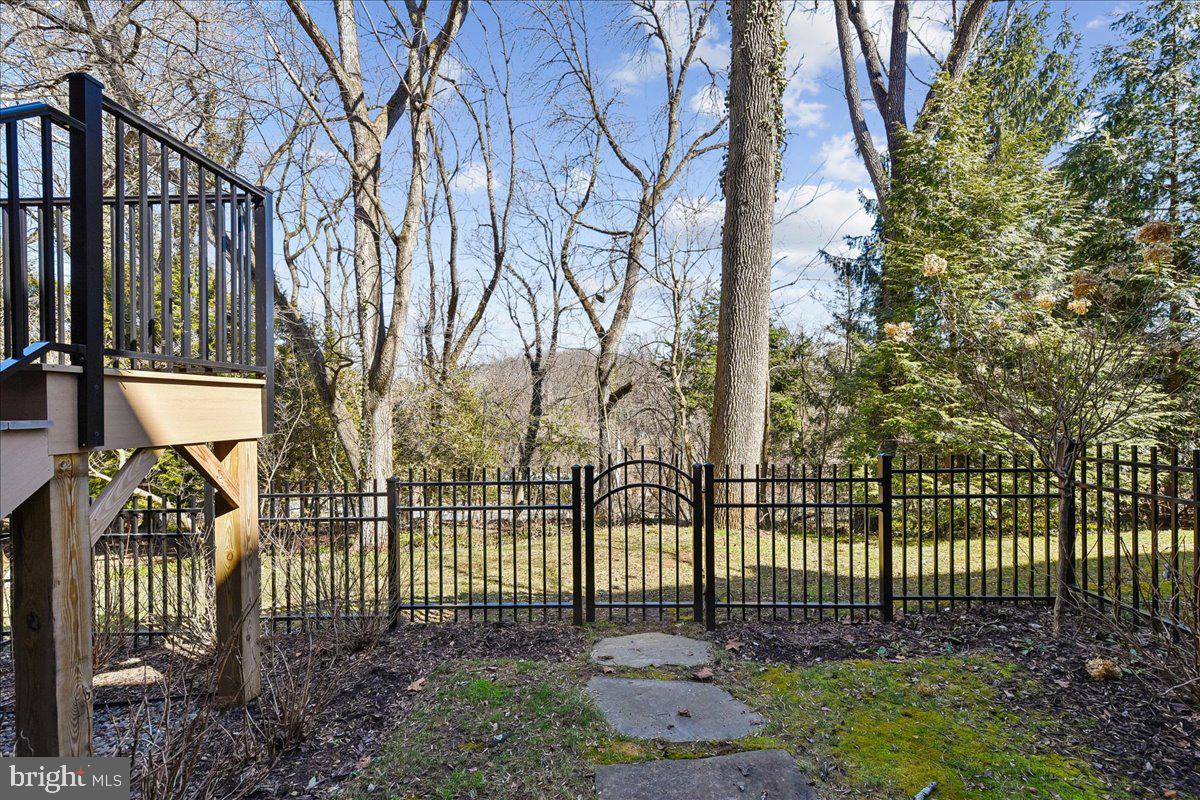 THORNTON WOOD - Residential