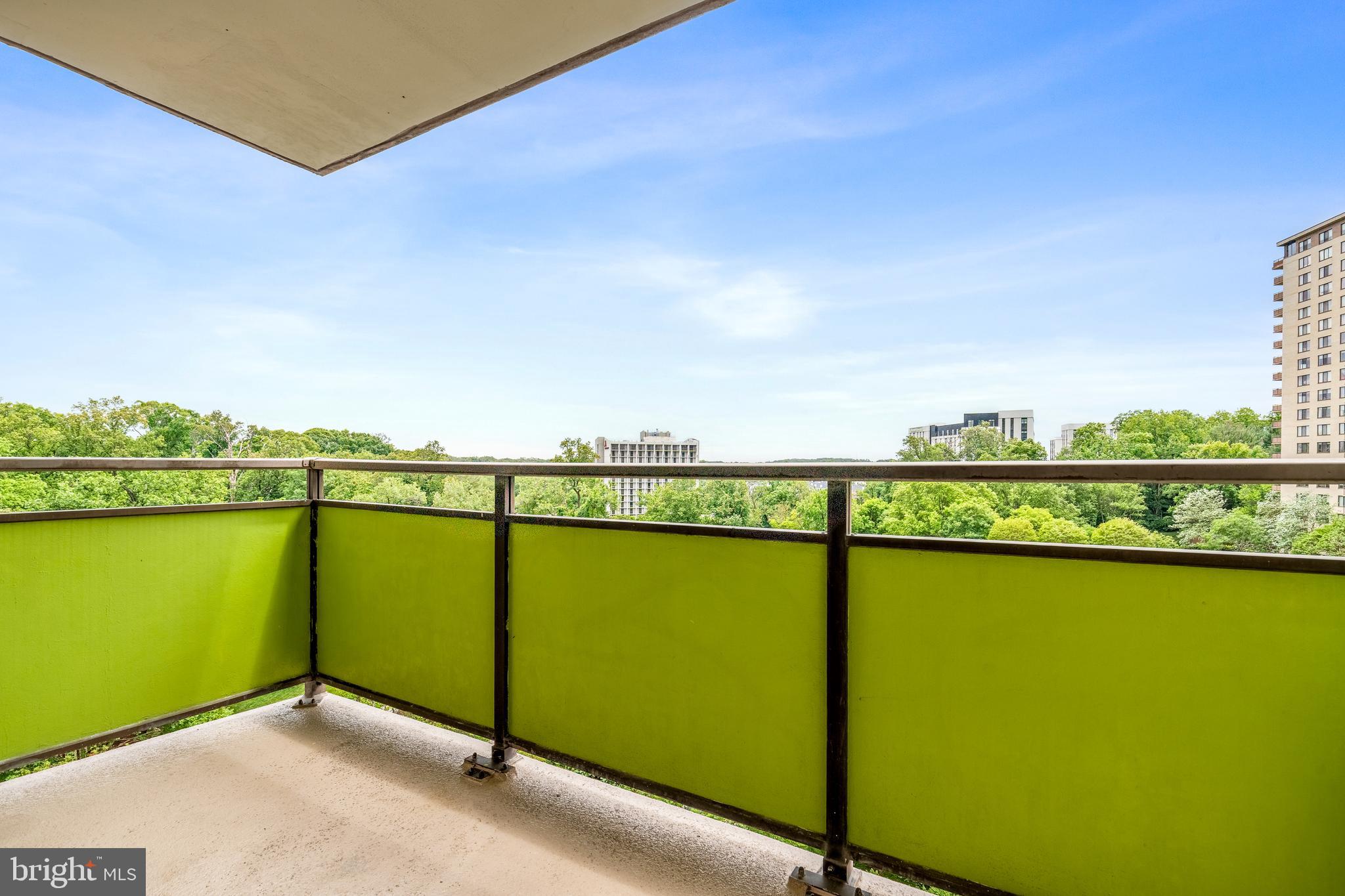 PROMENADE TOWERS - Residential