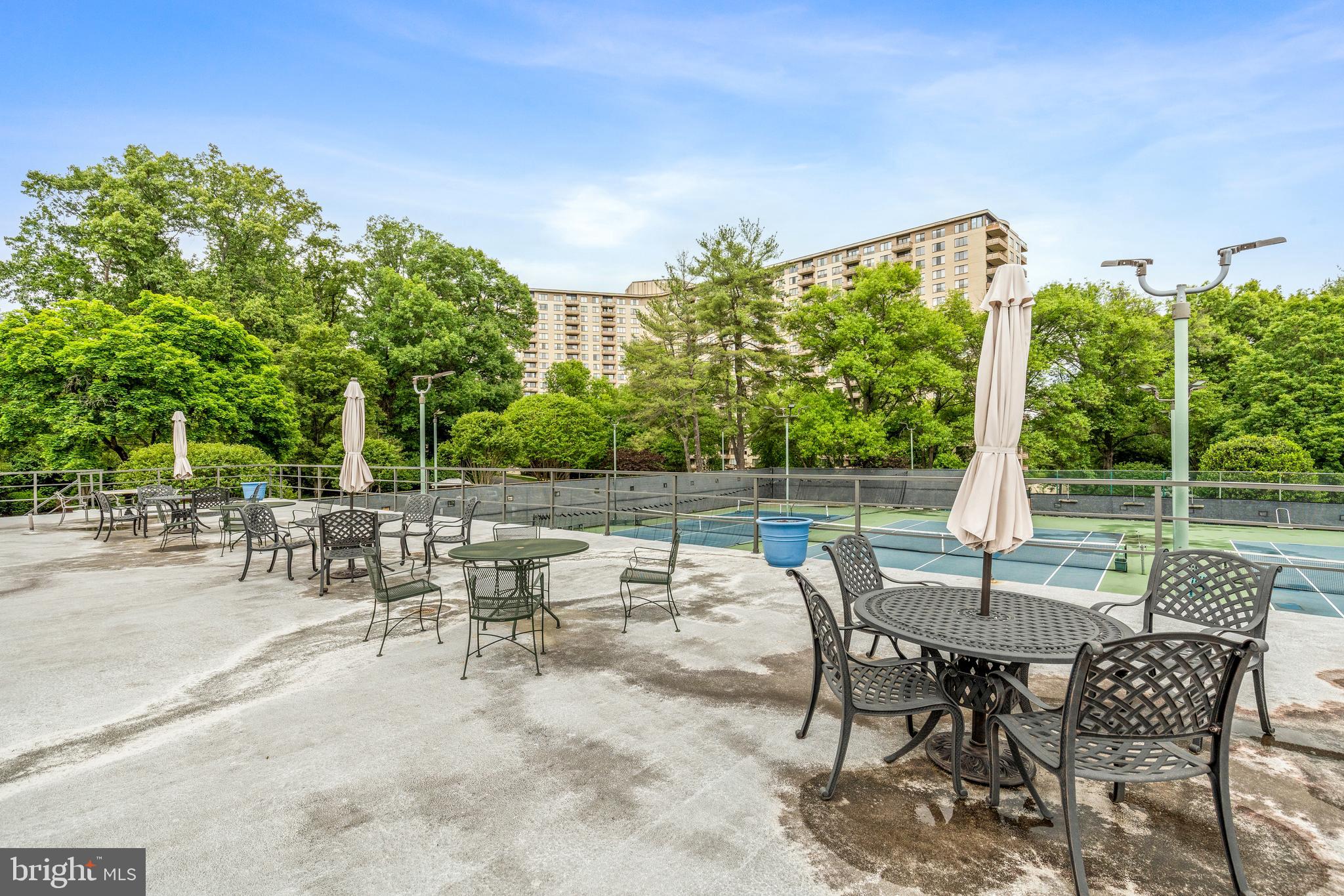 PROMENADE TOWERS - Residential