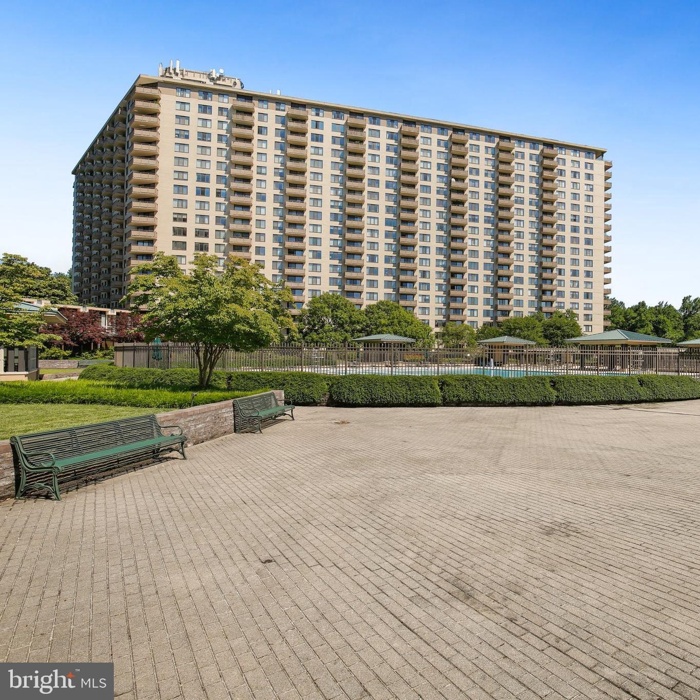 PROMENADE TOWERS - Residential