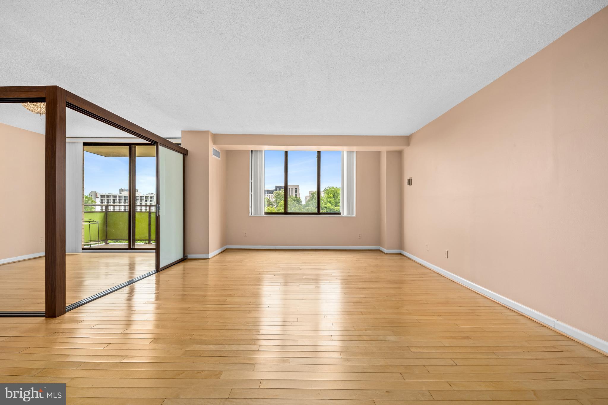 PROMENADE TOWERS - Residential