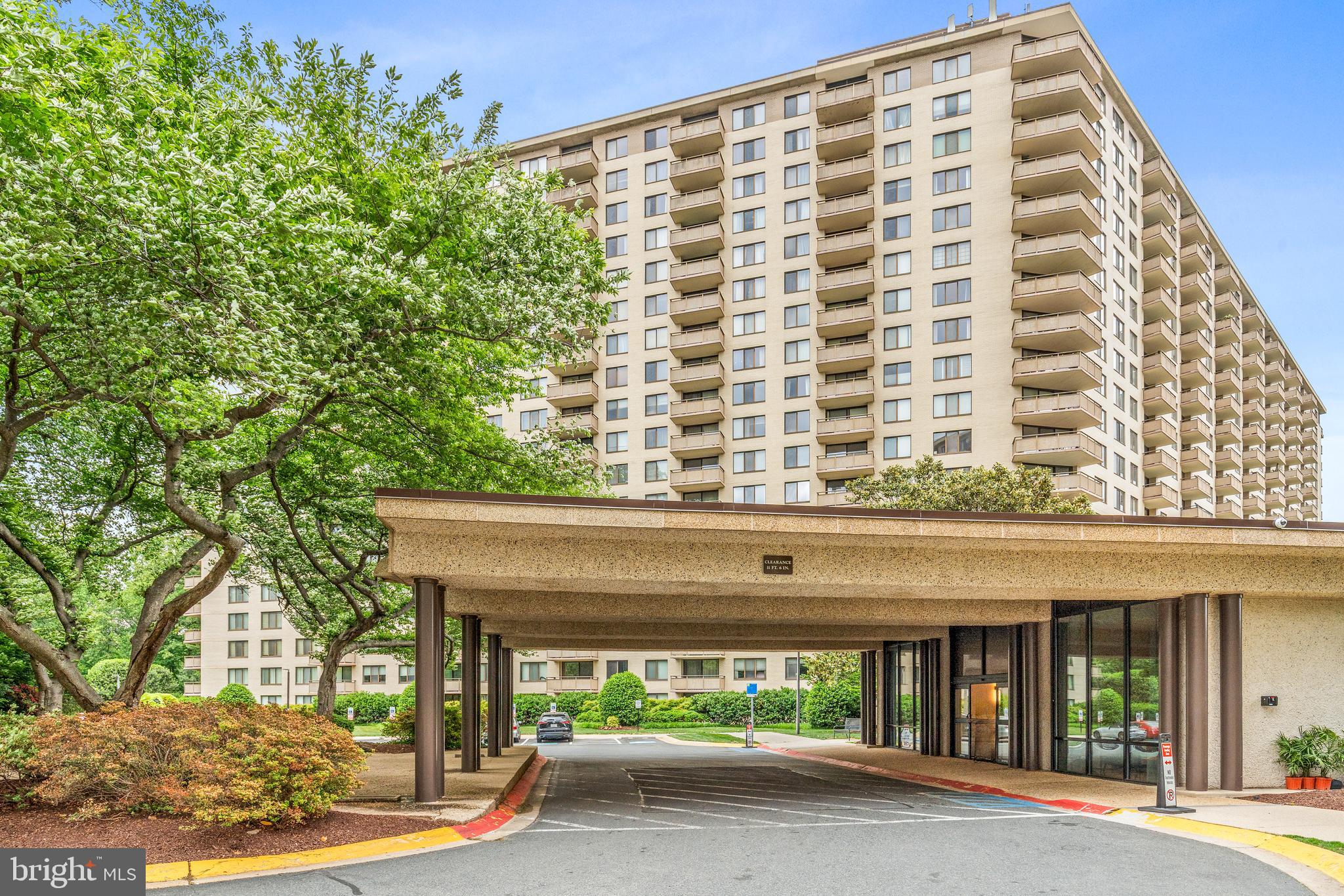 PROMENADE TOWERS - Residential