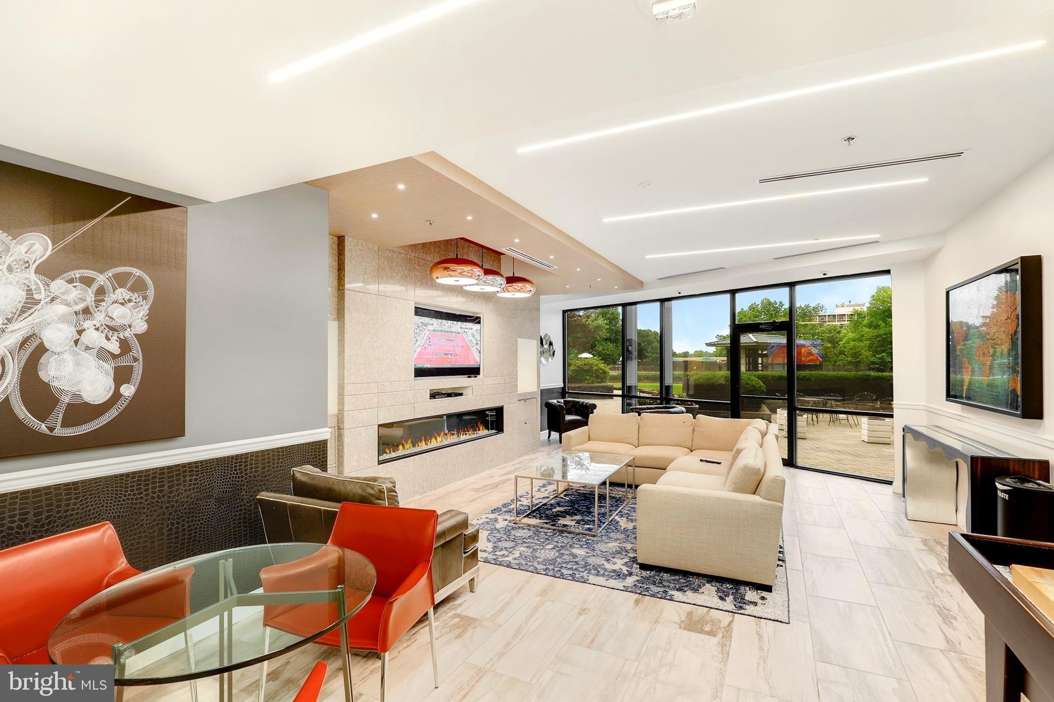 PROMENADE TOWERS - Residential