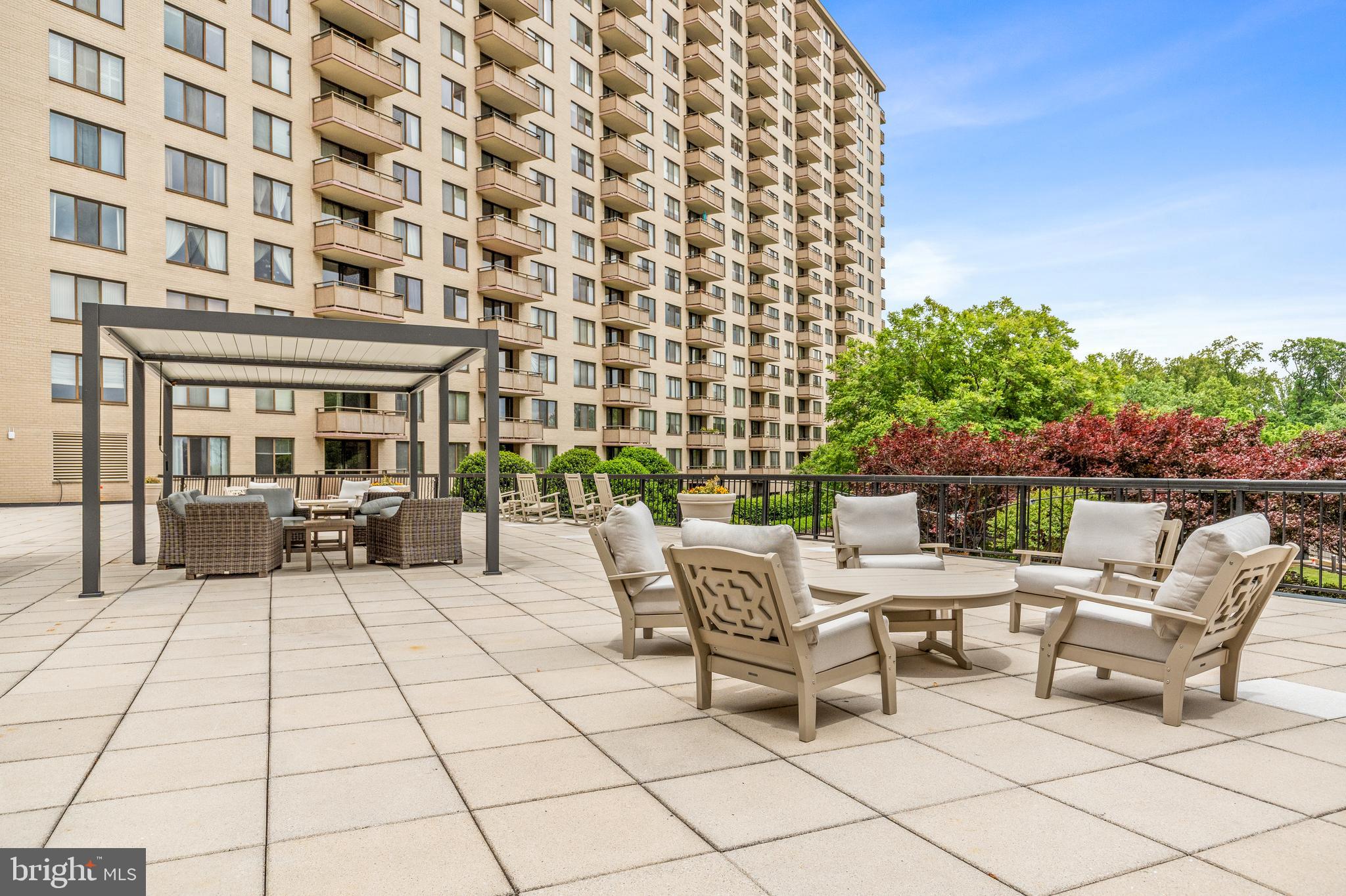 PROMENADE TOWERS - Residential