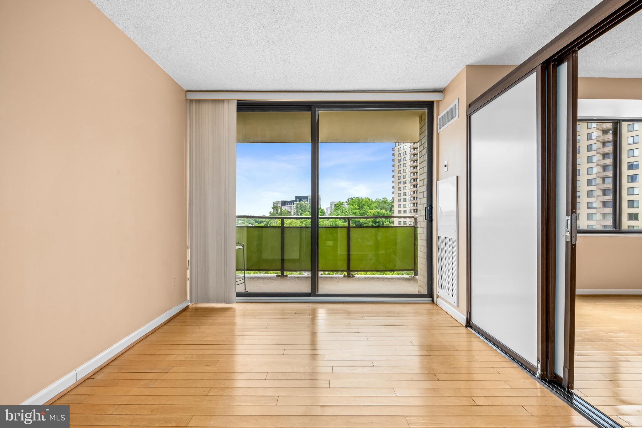 PROMENADE TOWERS - Residential