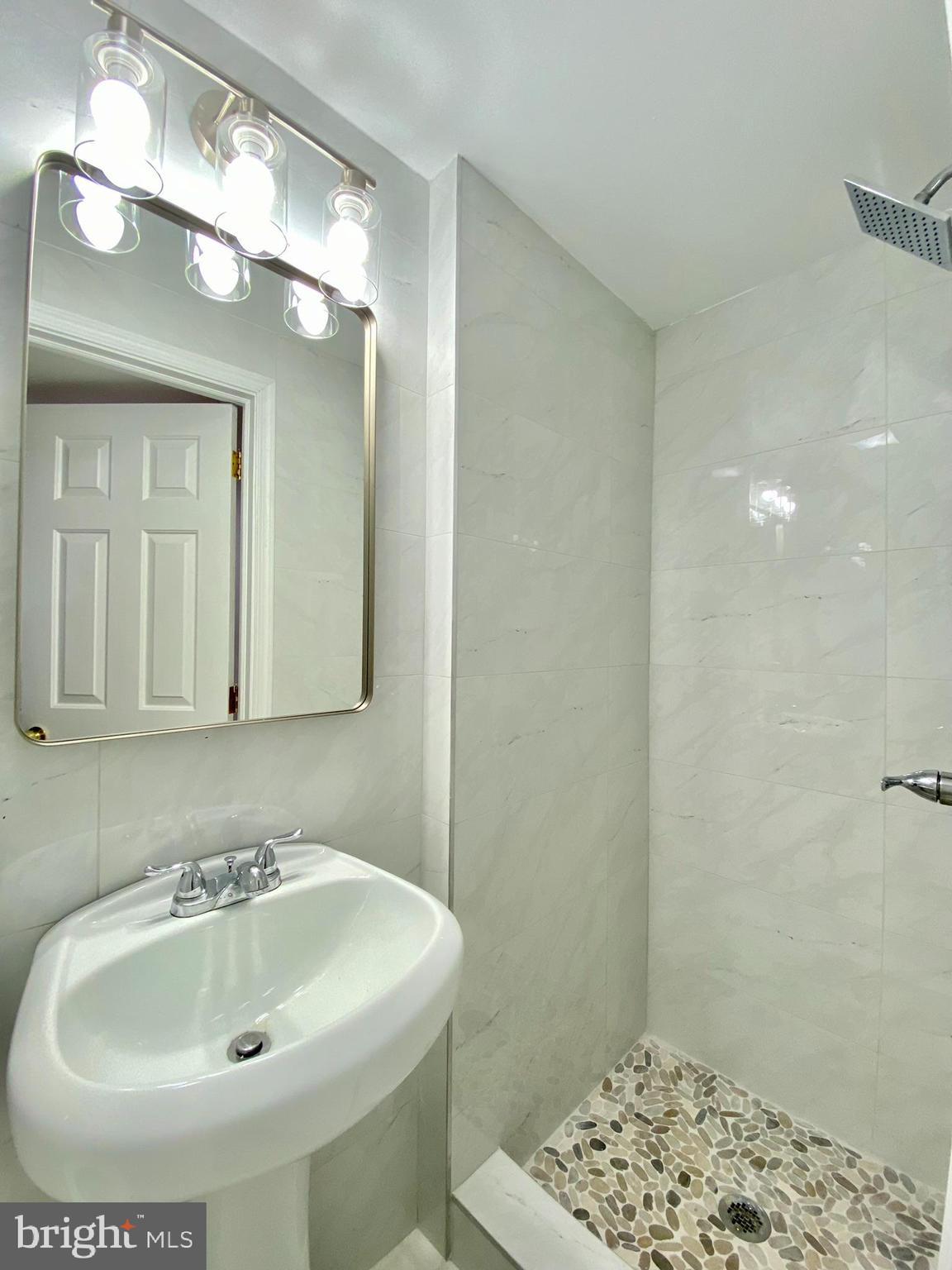 TEMPLE UNIVERSITY - Residential Lease