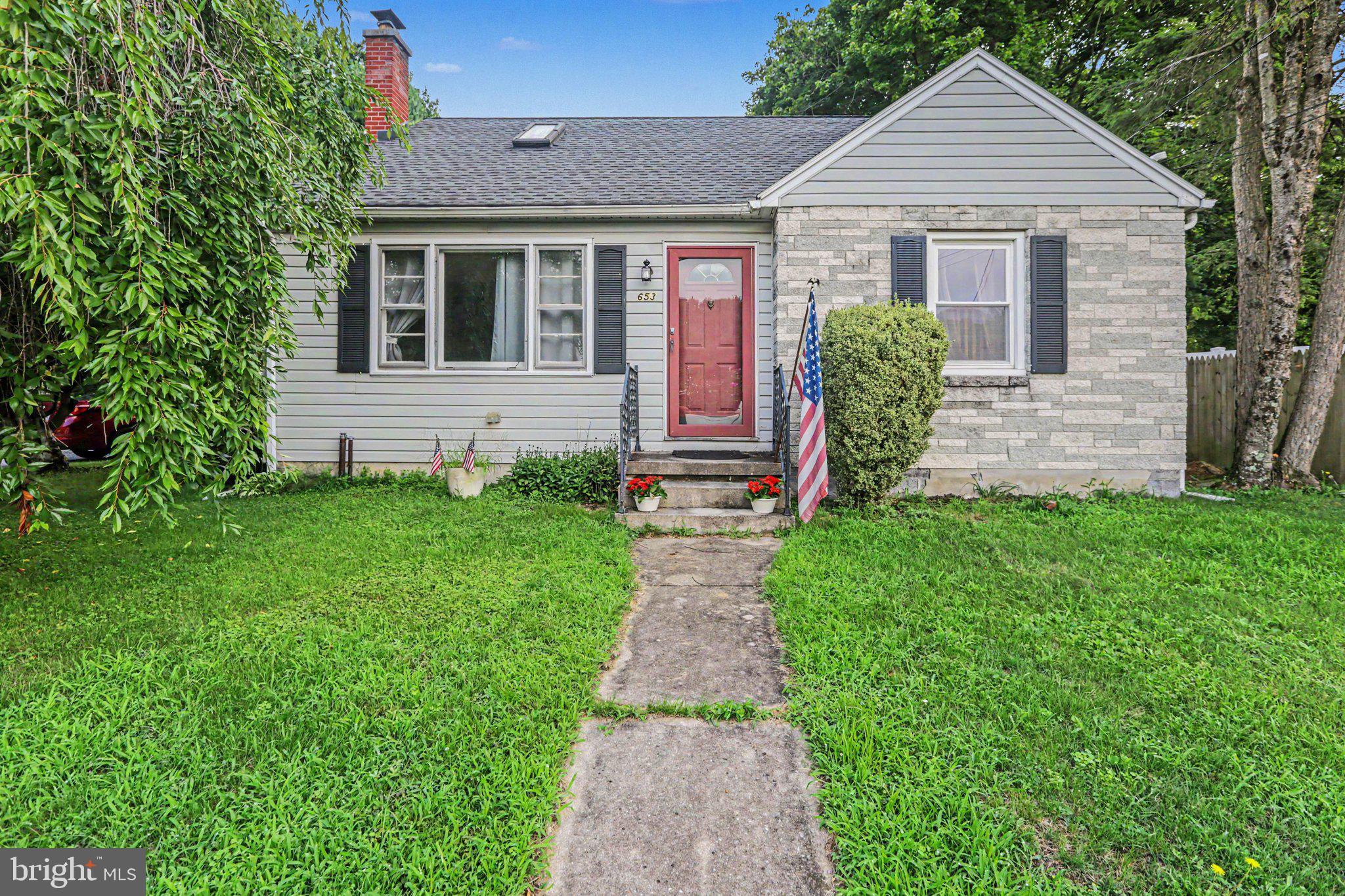 653 HILLSIDE AVENUE