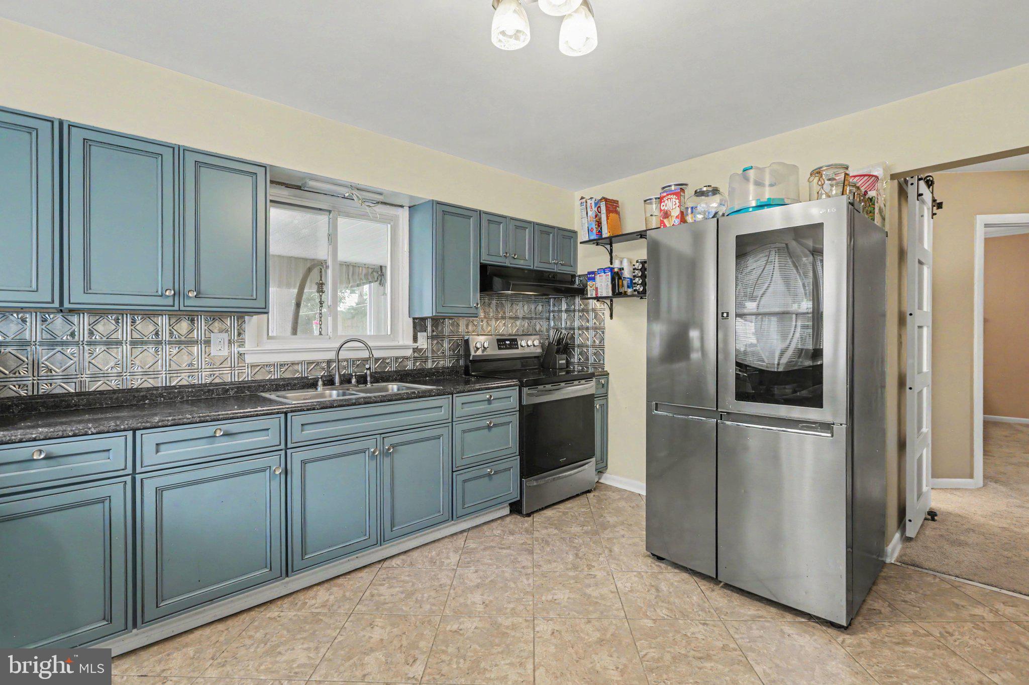 653 HILLSIDE AVENUE
