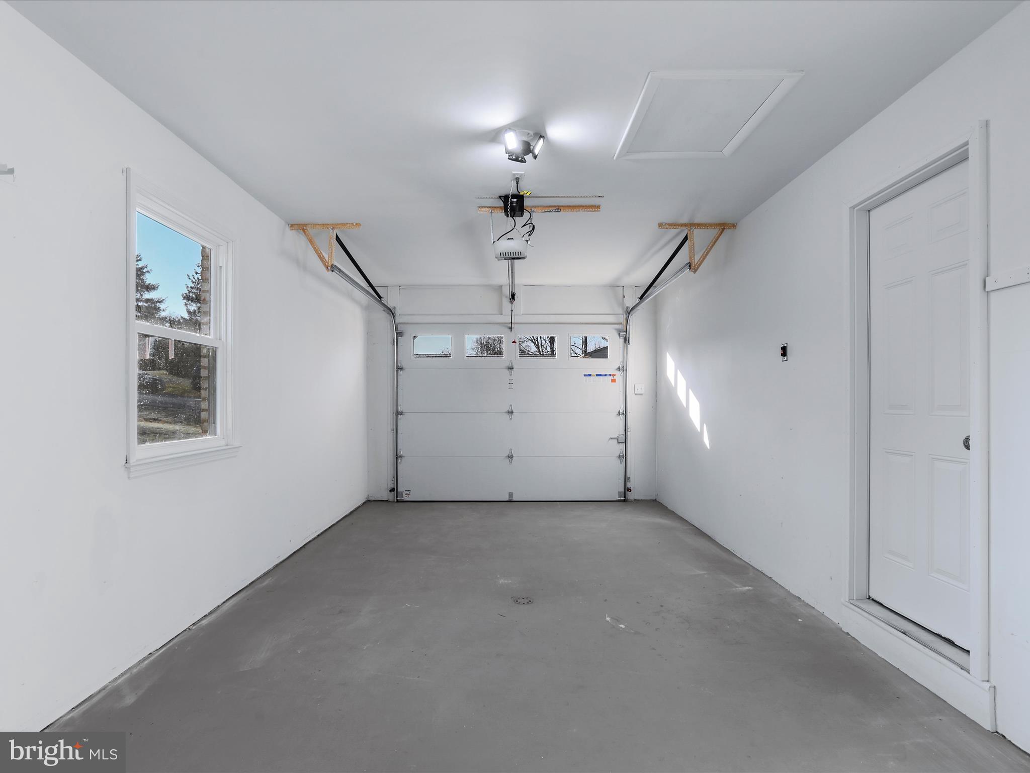 POTOMAC MANOR - Residential