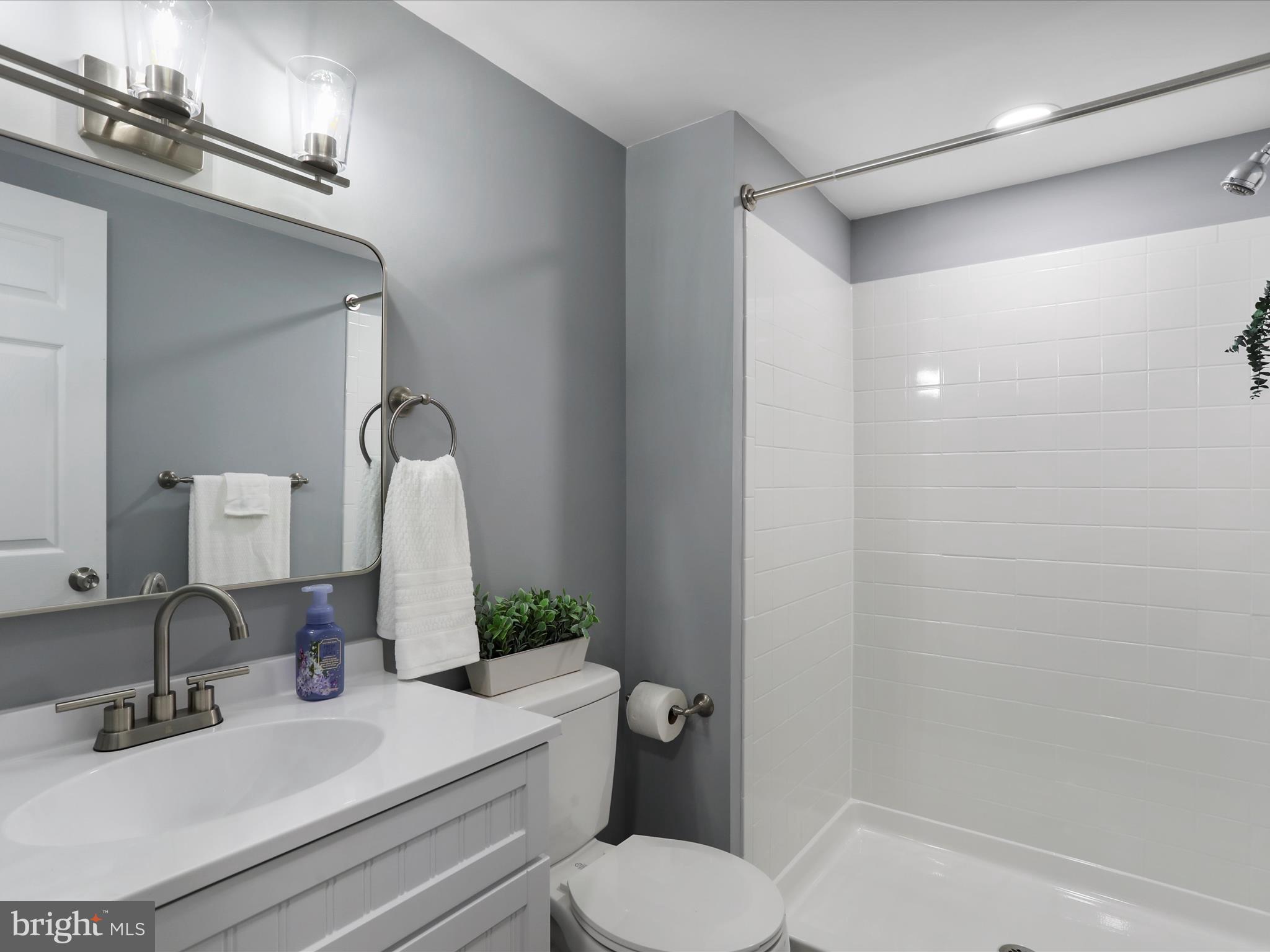 POTOMAC MANOR - Residential