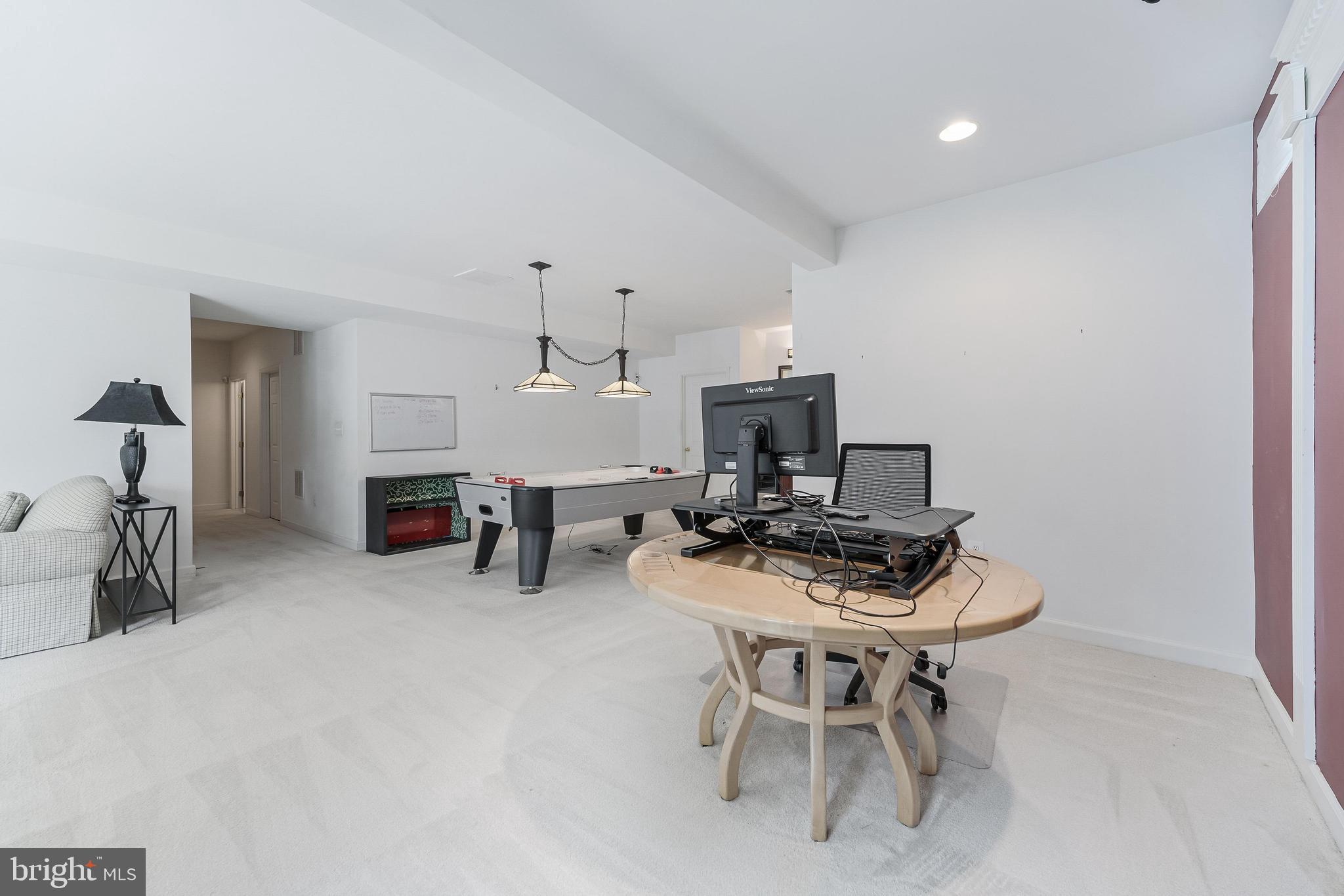 HILLSIDE MANOR - Residential