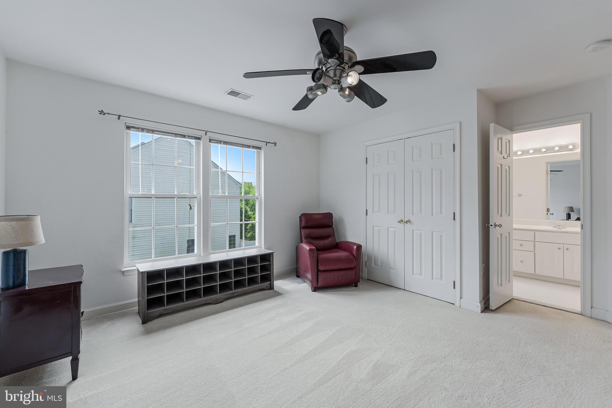 HILLSIDE MANOR - Residential