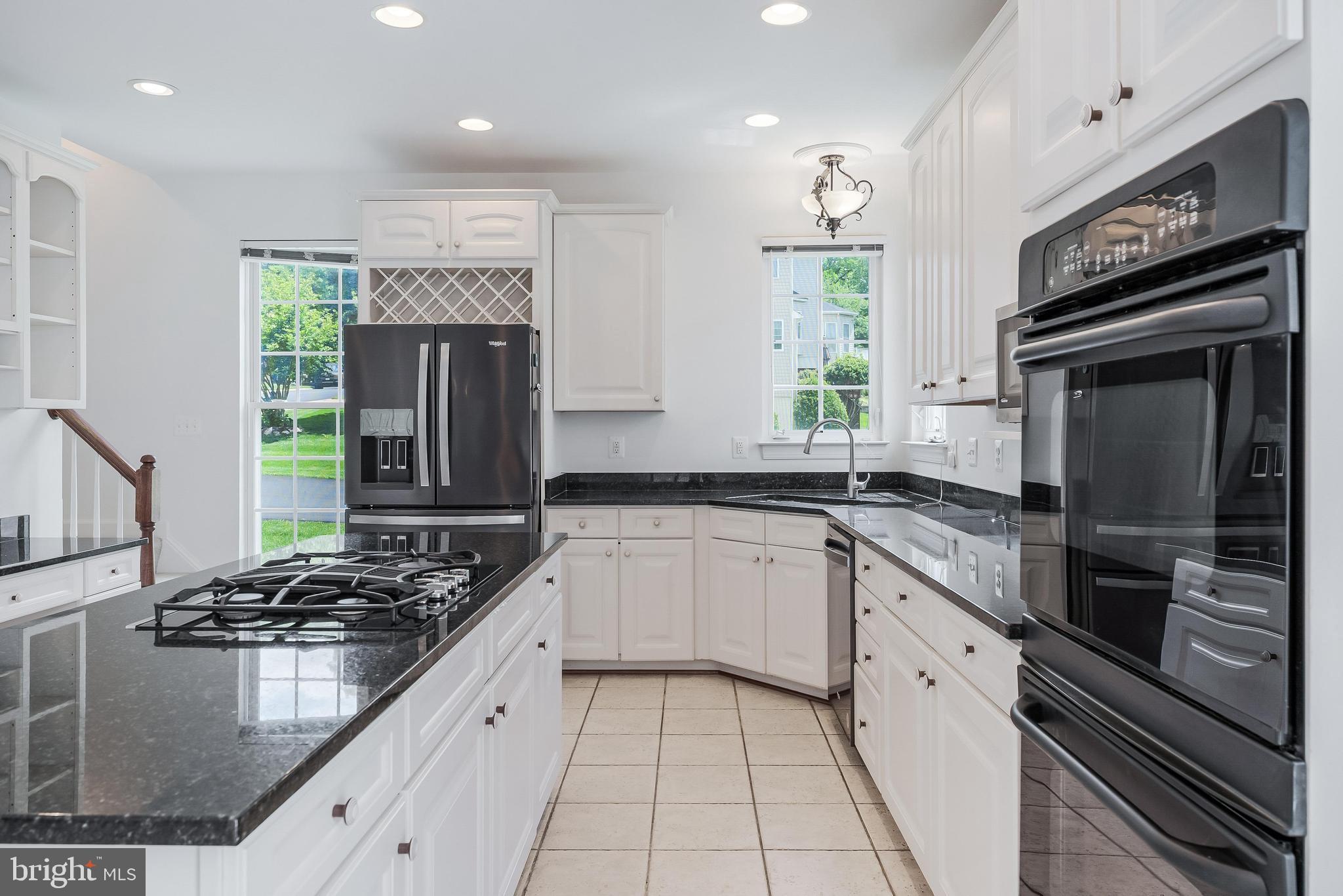 HILLSIDE MANOR - Residential