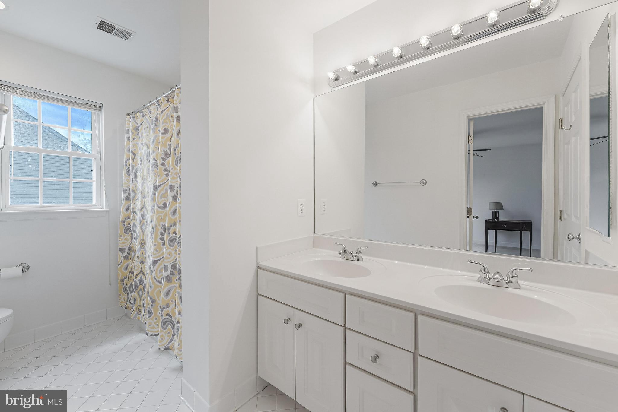 HILLSIDE MANOR - Residential