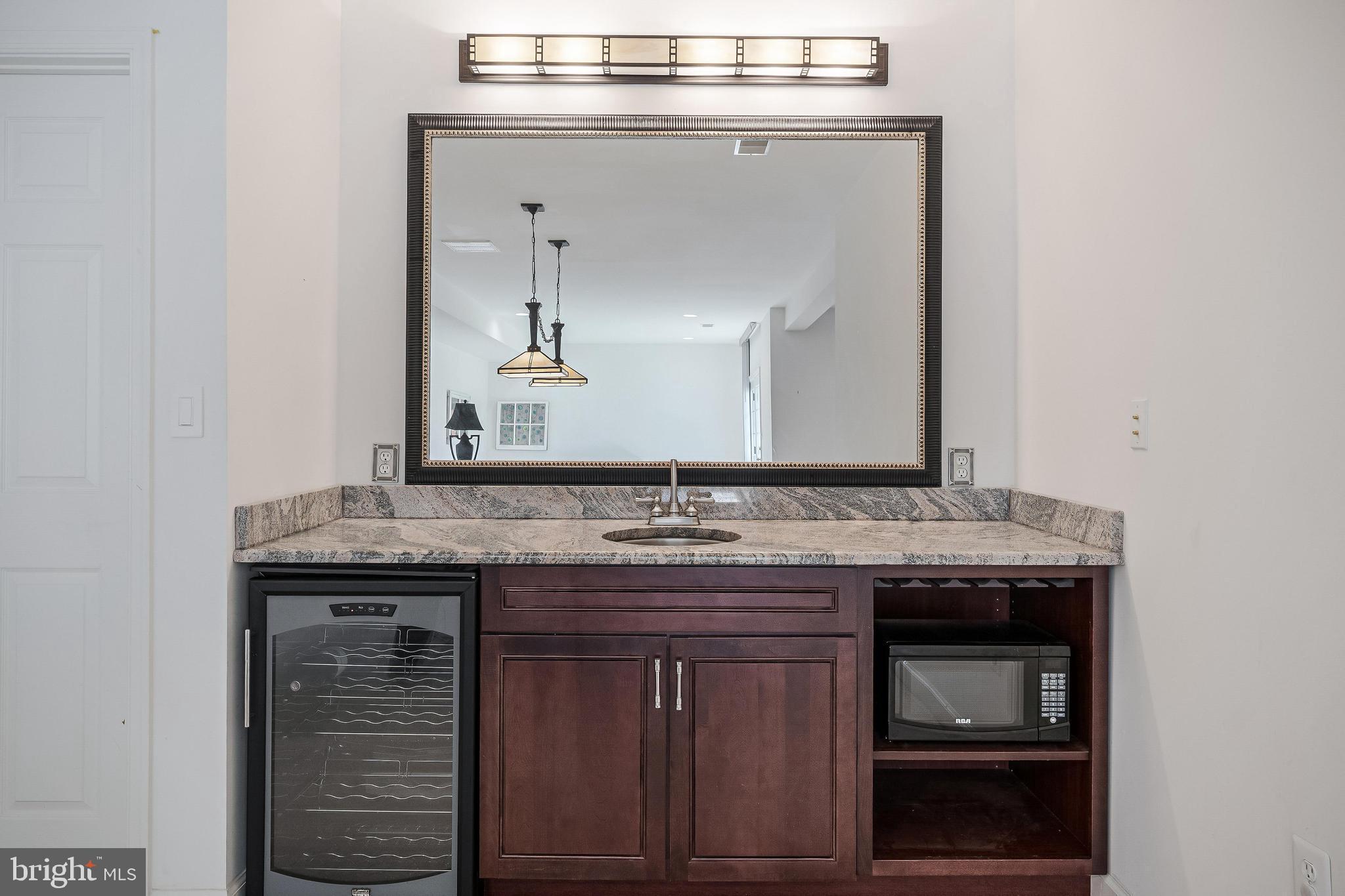 HILLSIDE MANOR - Residential