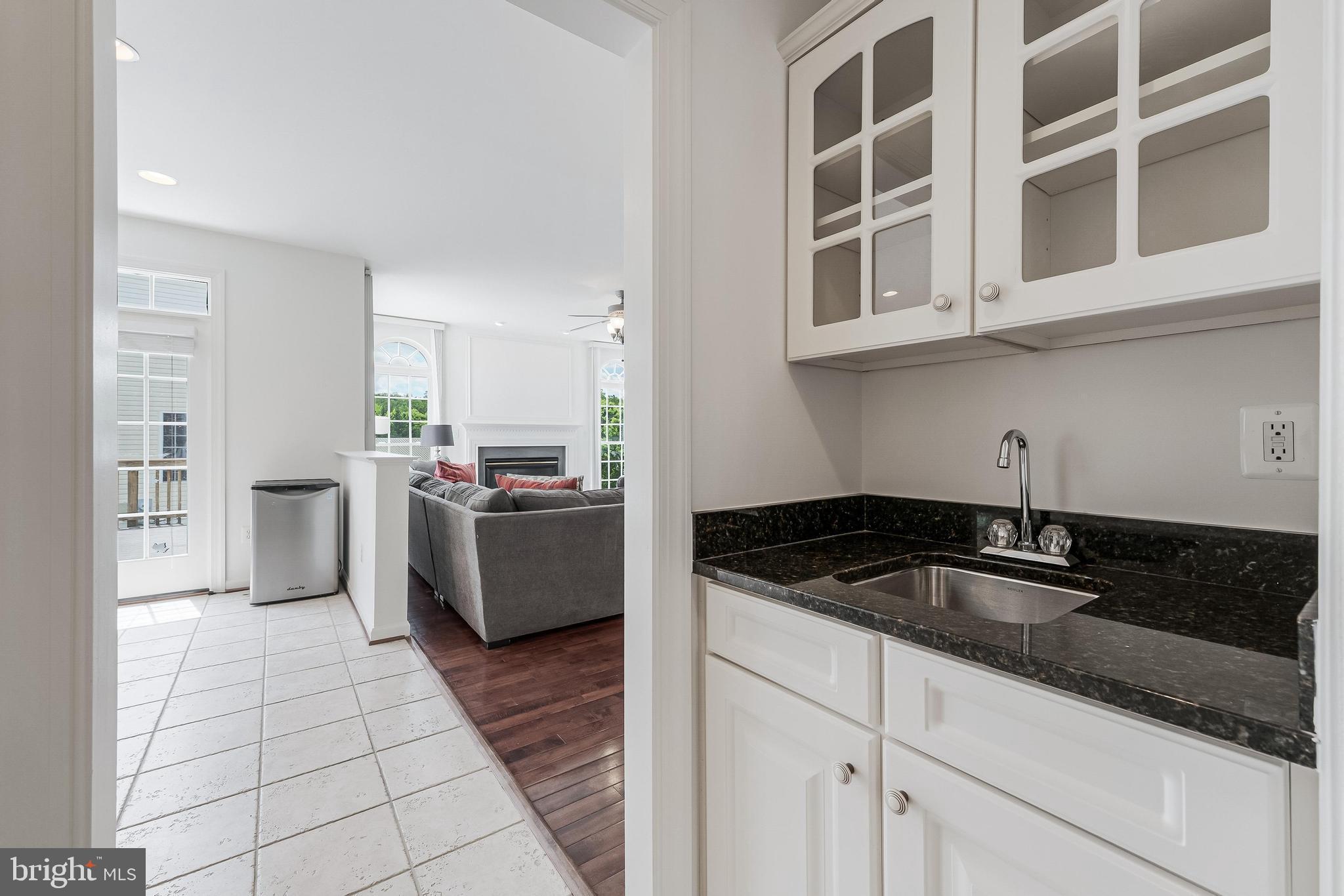 HILLSIDE MANOR - Residential