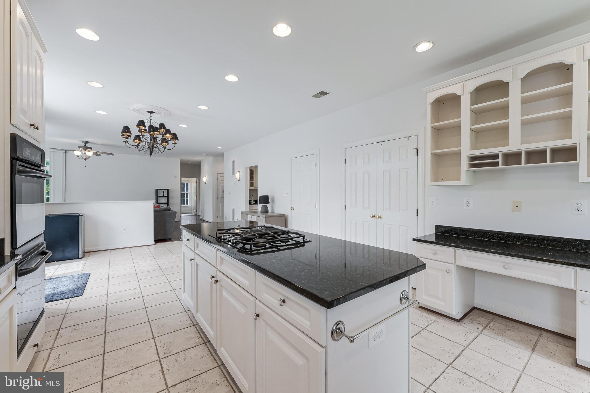 HILLSIDE MANOR - Residential