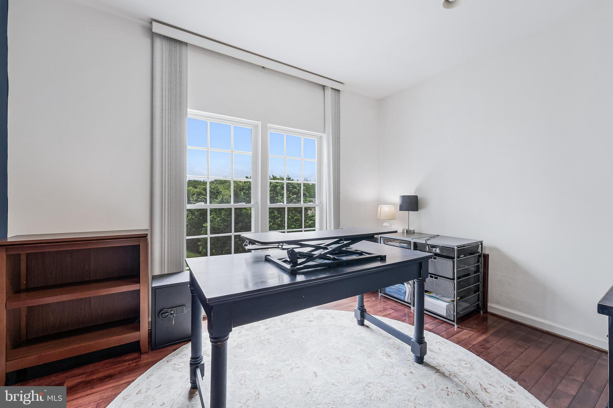 HILLSIDE MANOR - Residential