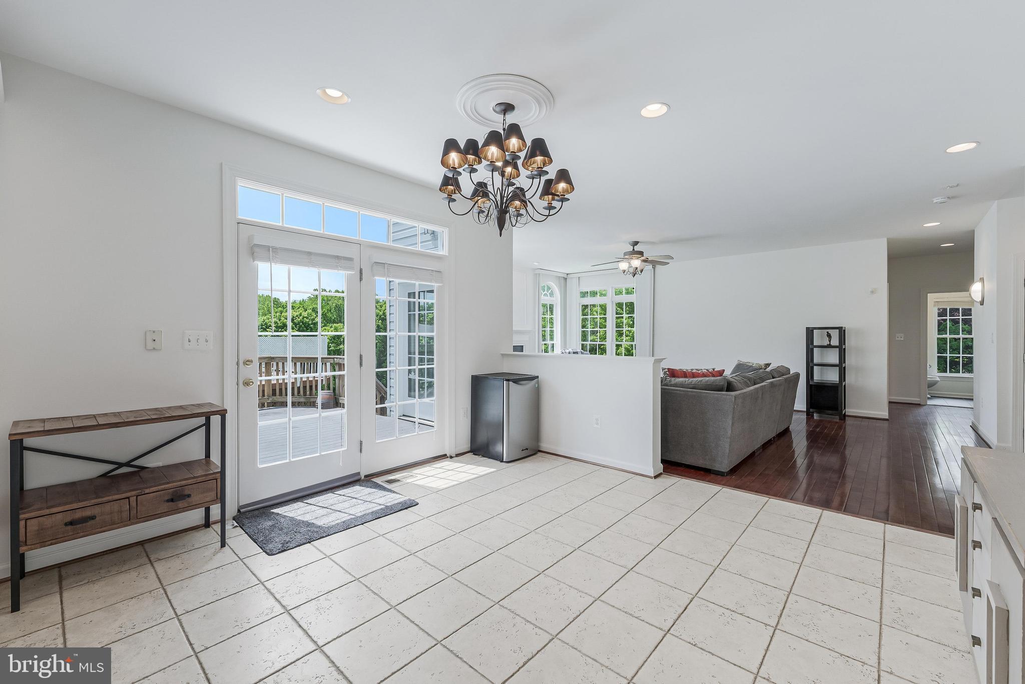 HILLSIDE MANOR - Residential