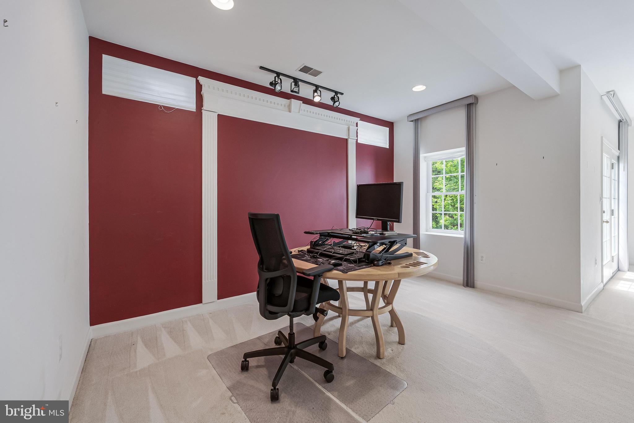 HILLSIDE MANOR - Residential