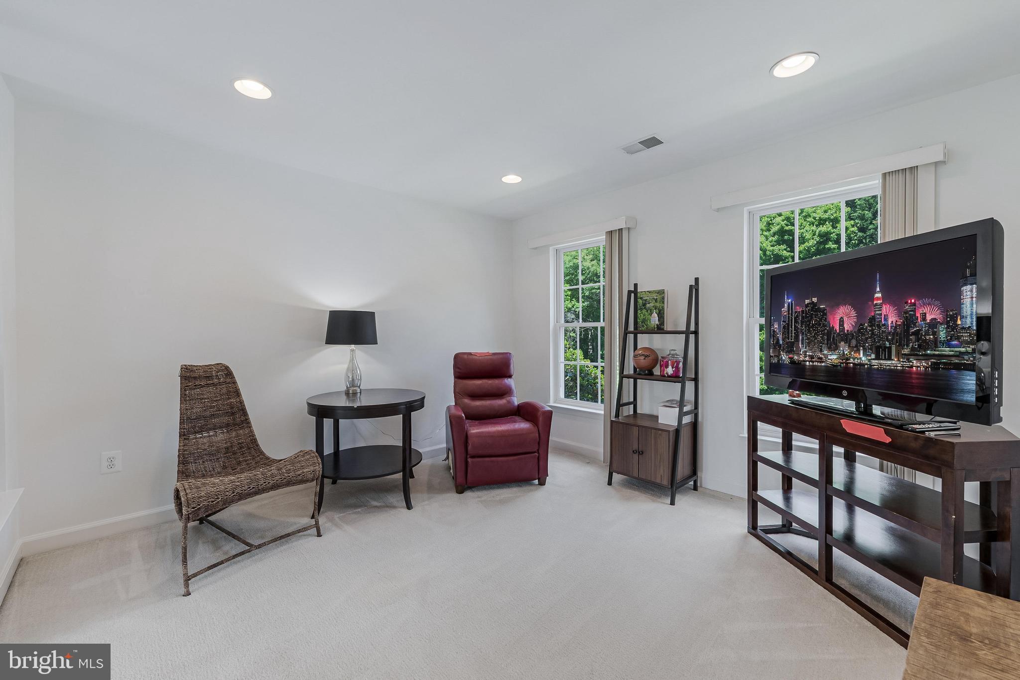 HILLSIDE MANOR - Residential