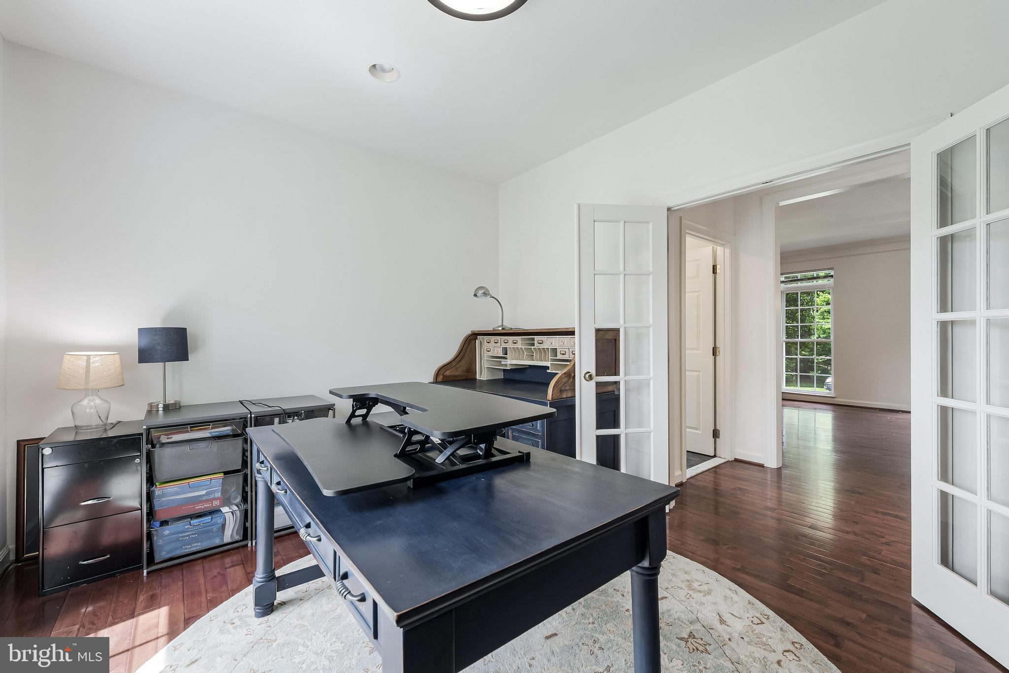 HILLSIDE MANOR - Residential