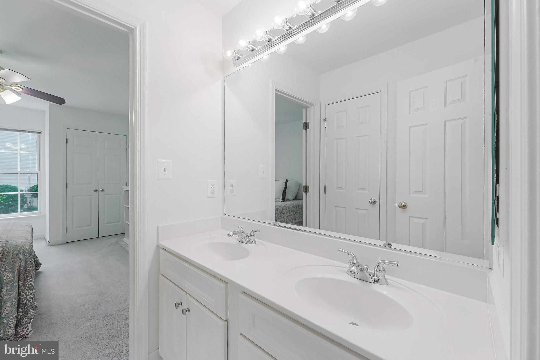 HILLSIDE MANOR - Residential