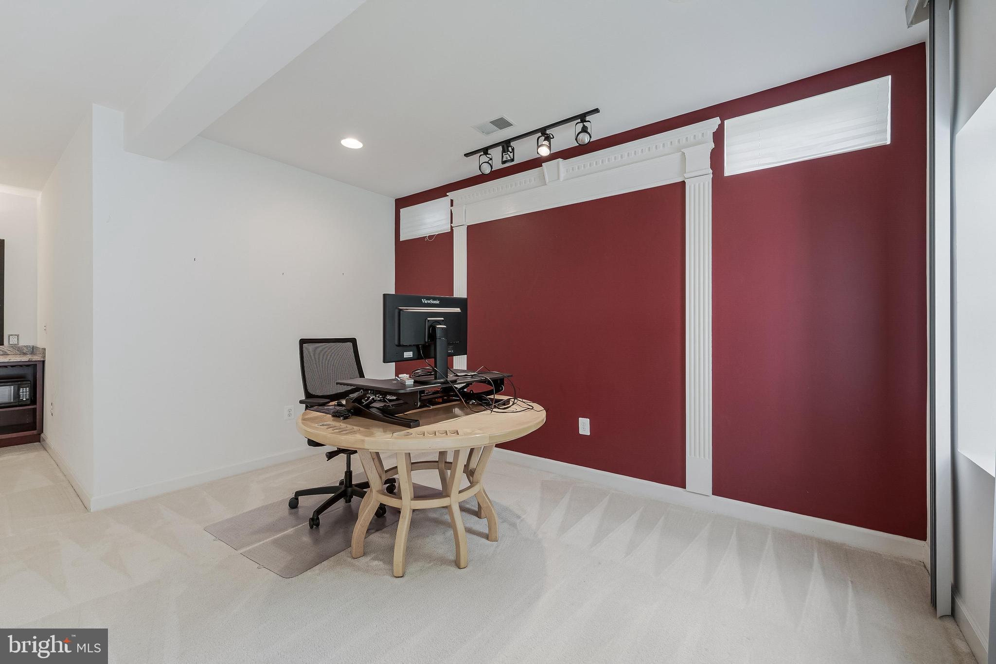 HILLSIDE MANOR - Residential