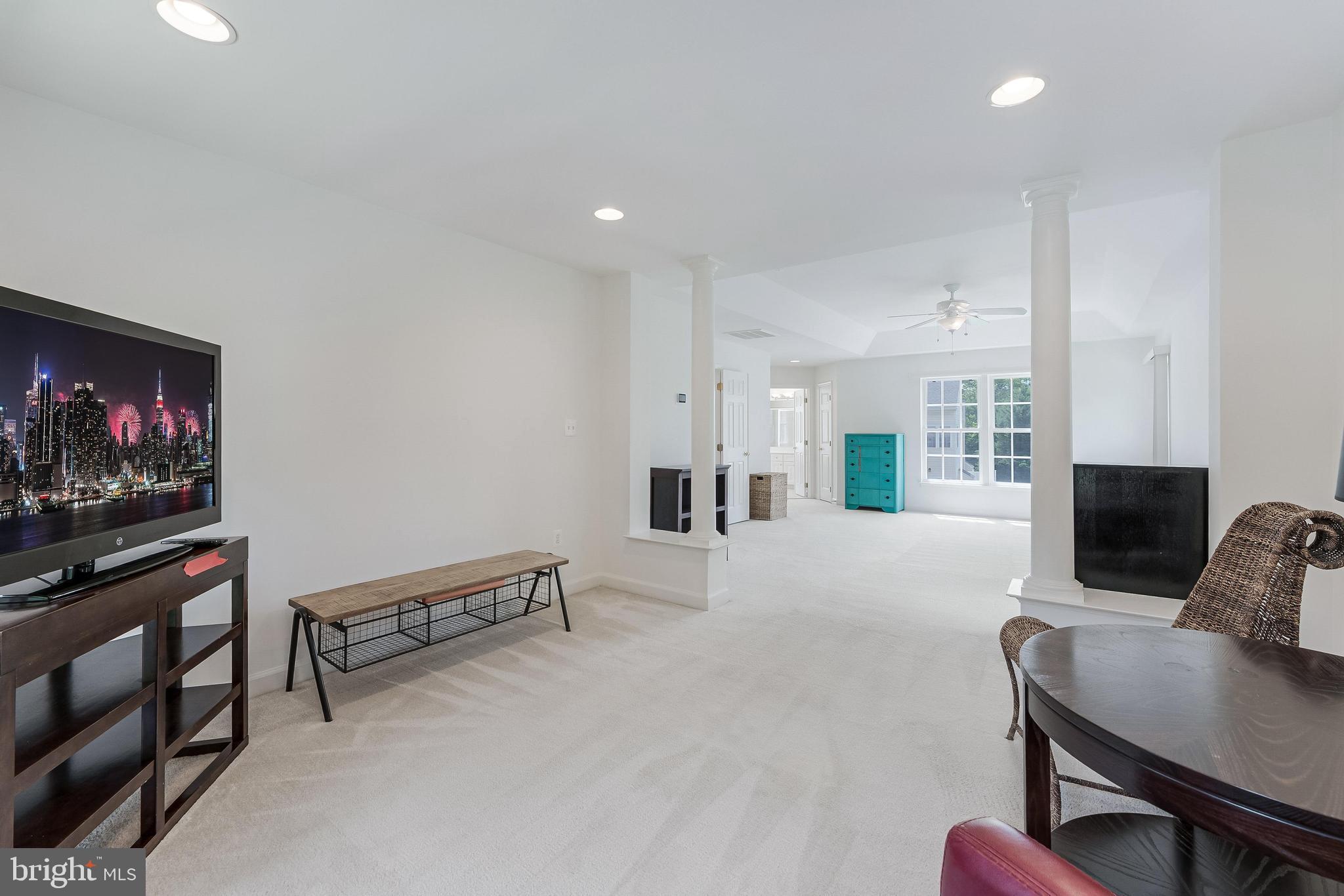 HILLSIDE MANOR - Residential