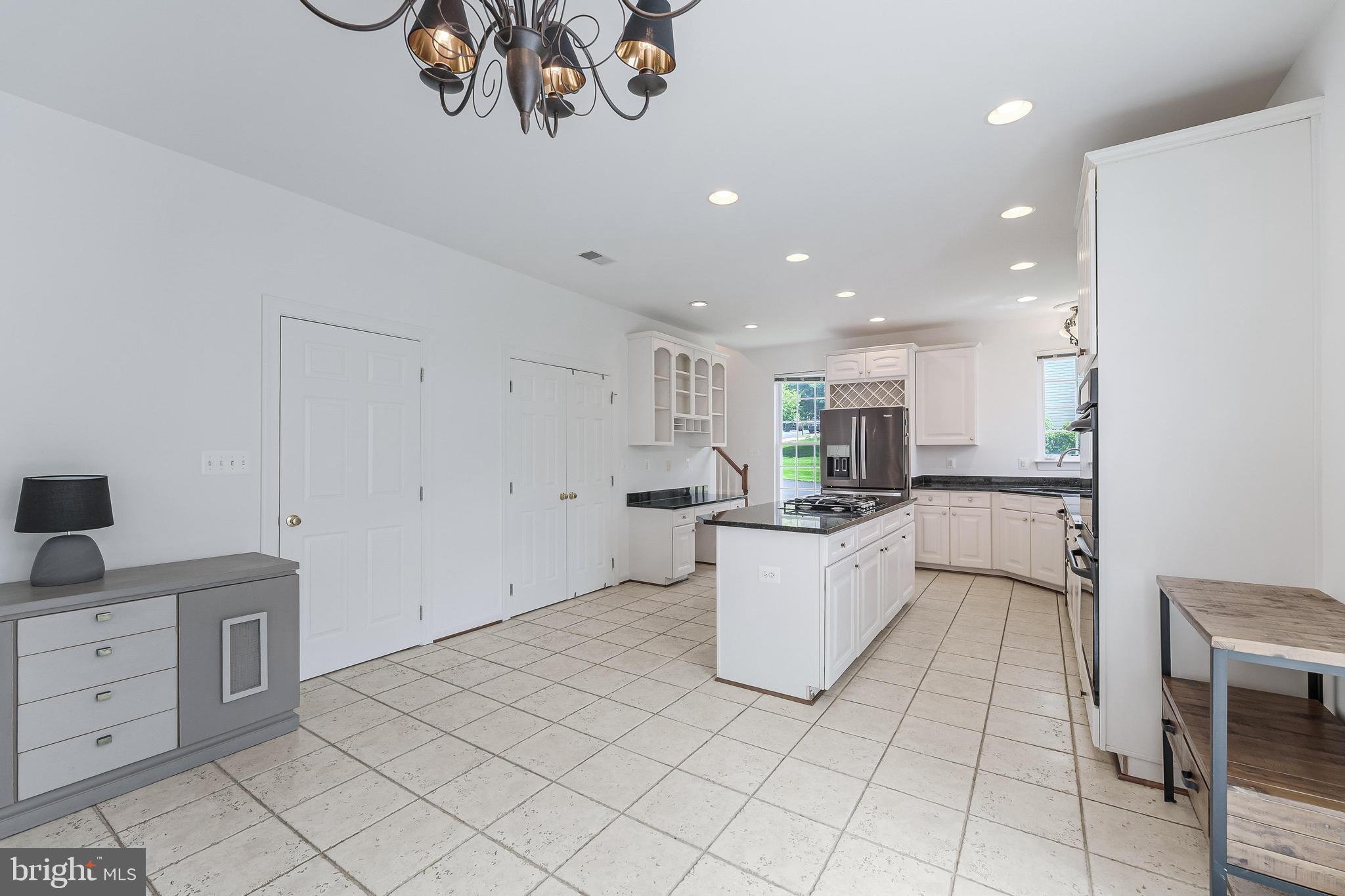 HILLSIDE MANOR - Residential