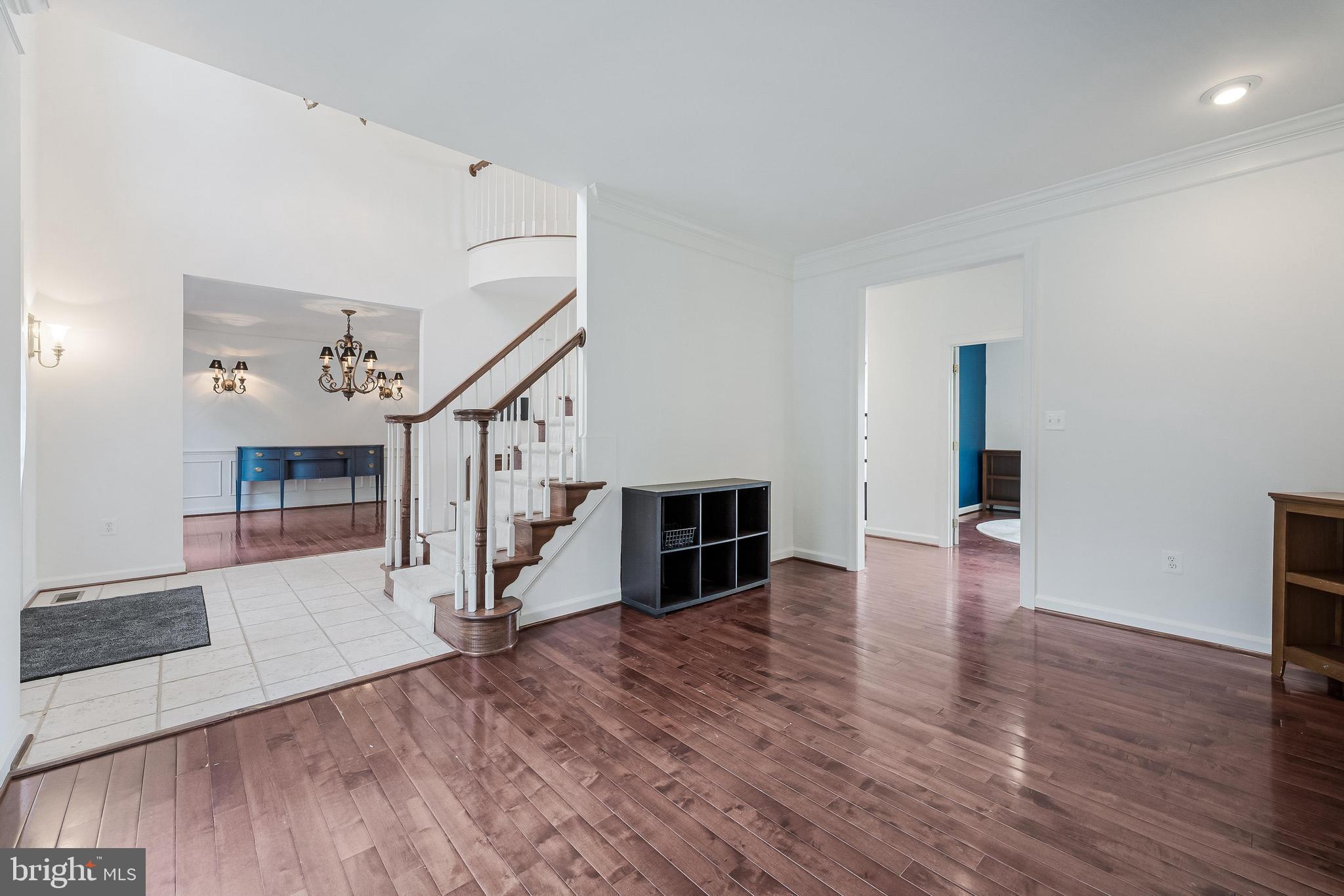 HILLSIDE MANOR - Residential