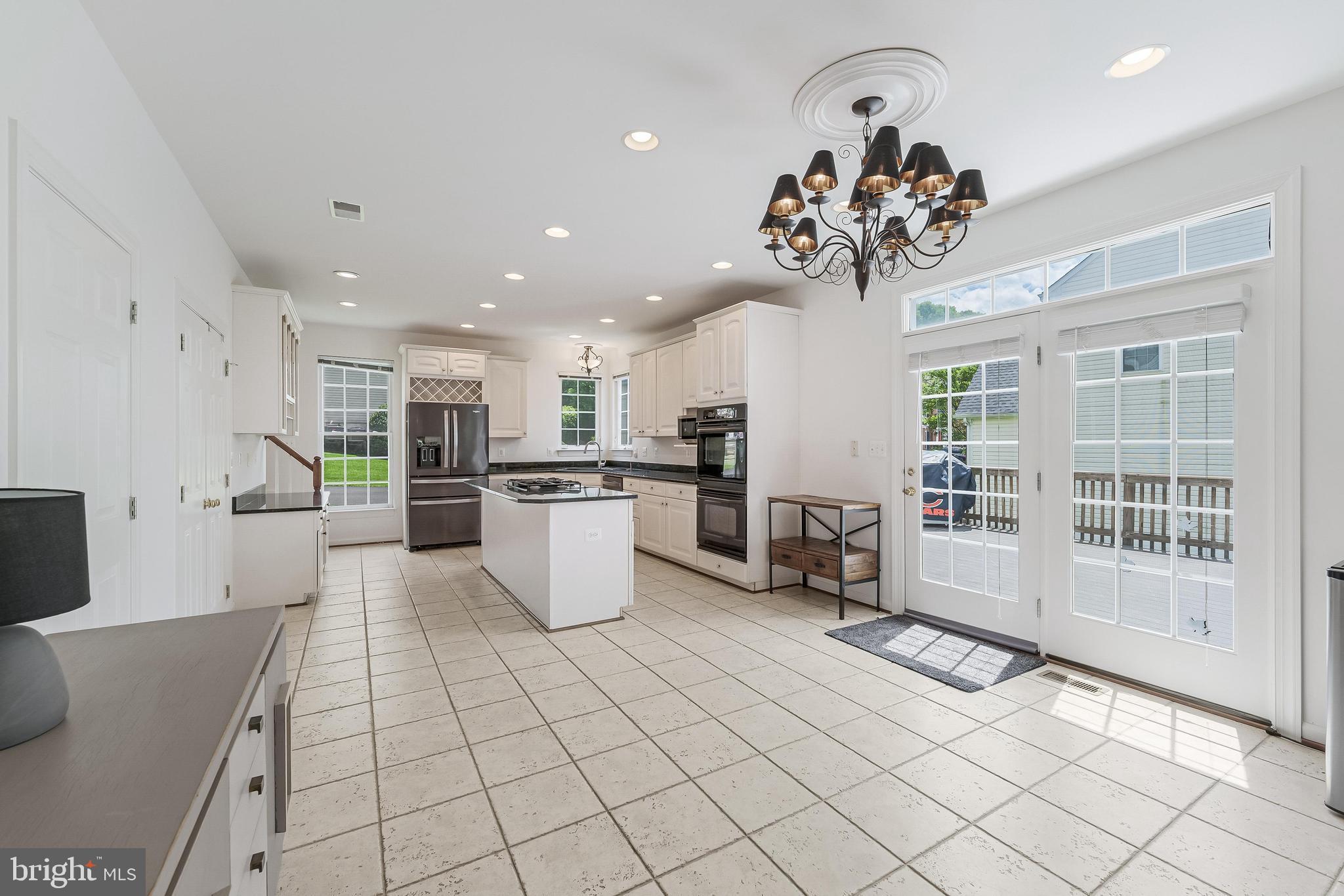 HILLSIDE MANOR - Residential