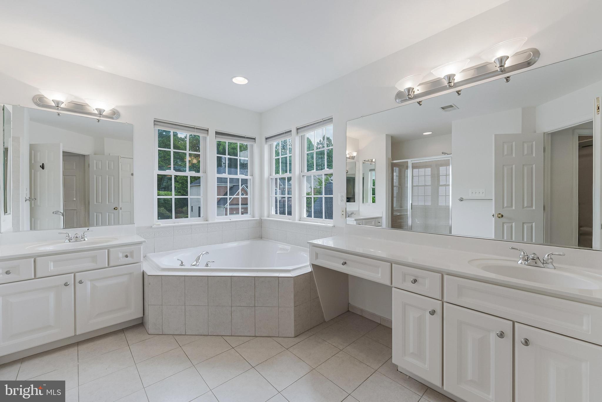 HILLSIDE MANOR - Residential