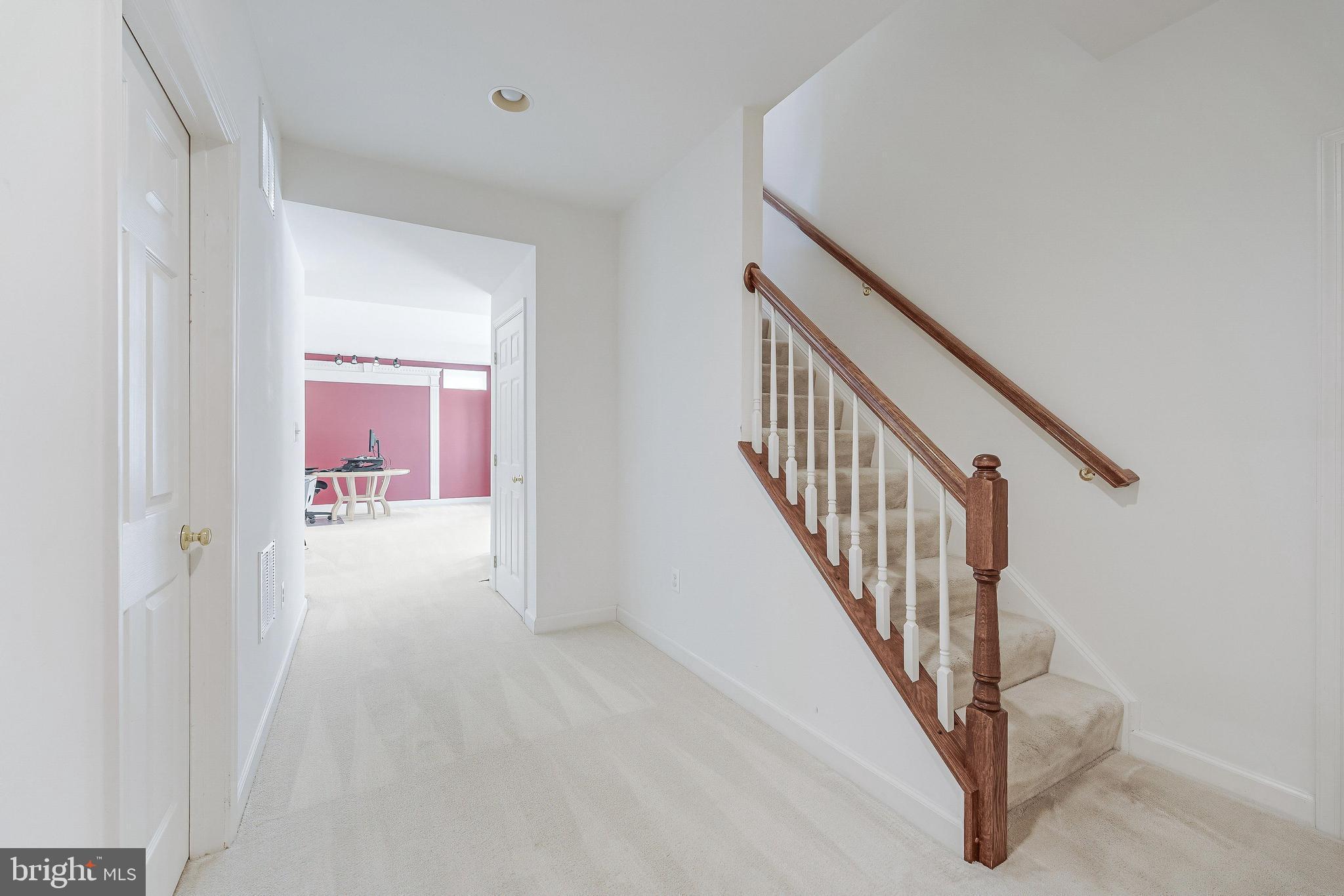 HILLSIDE MANOR - Residential