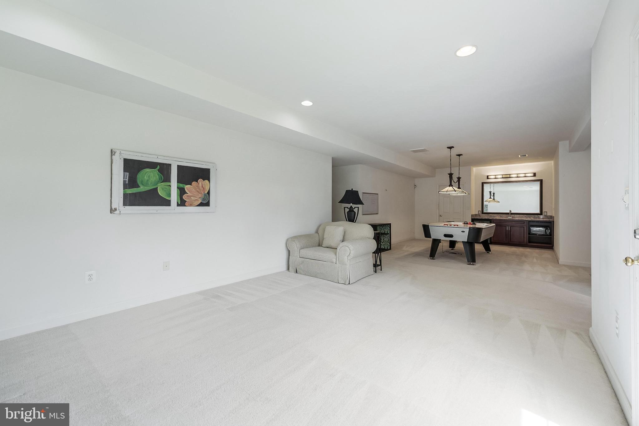 HILLSIDE MANOR - Residential