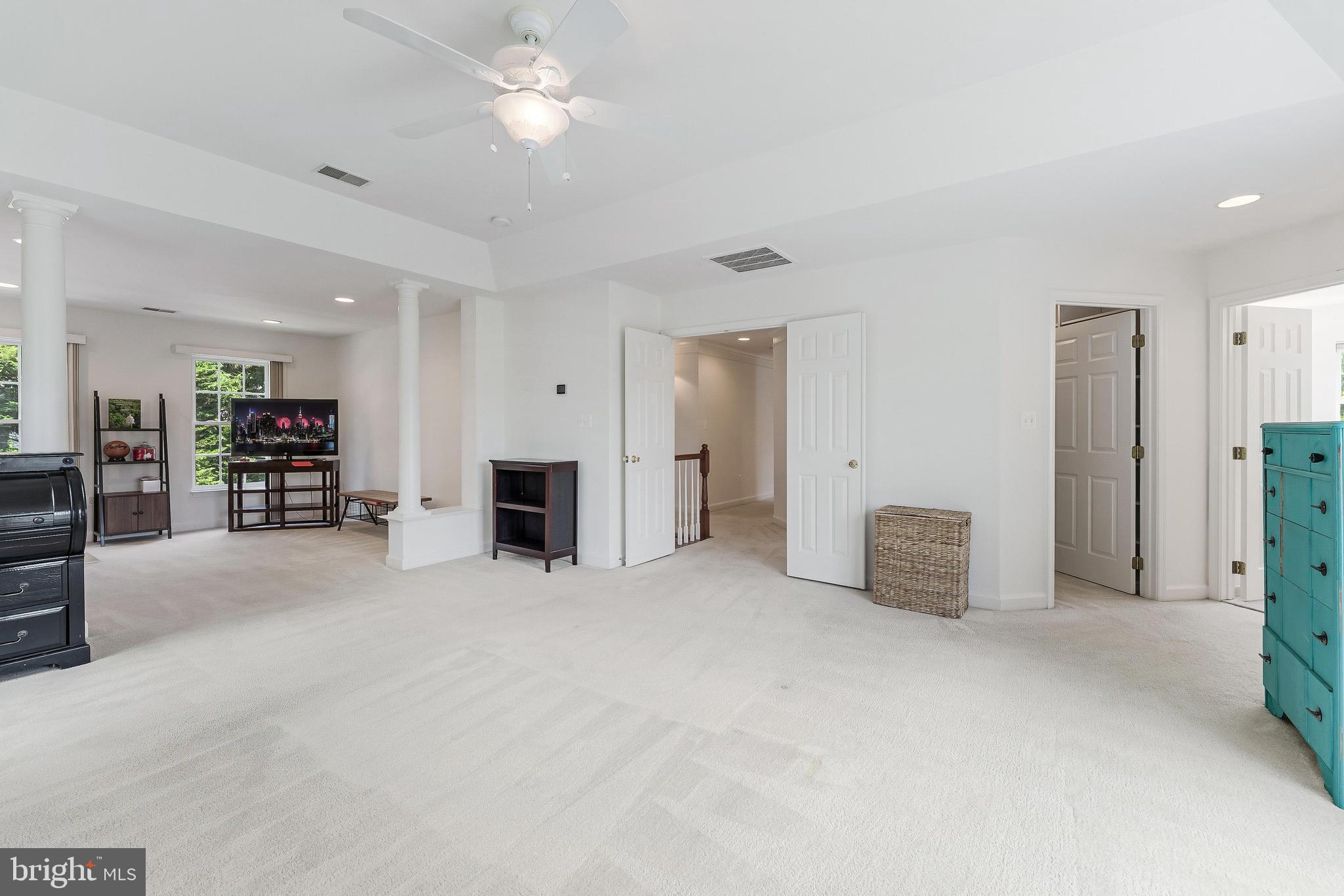 HILLSIDE MANOR - Residential