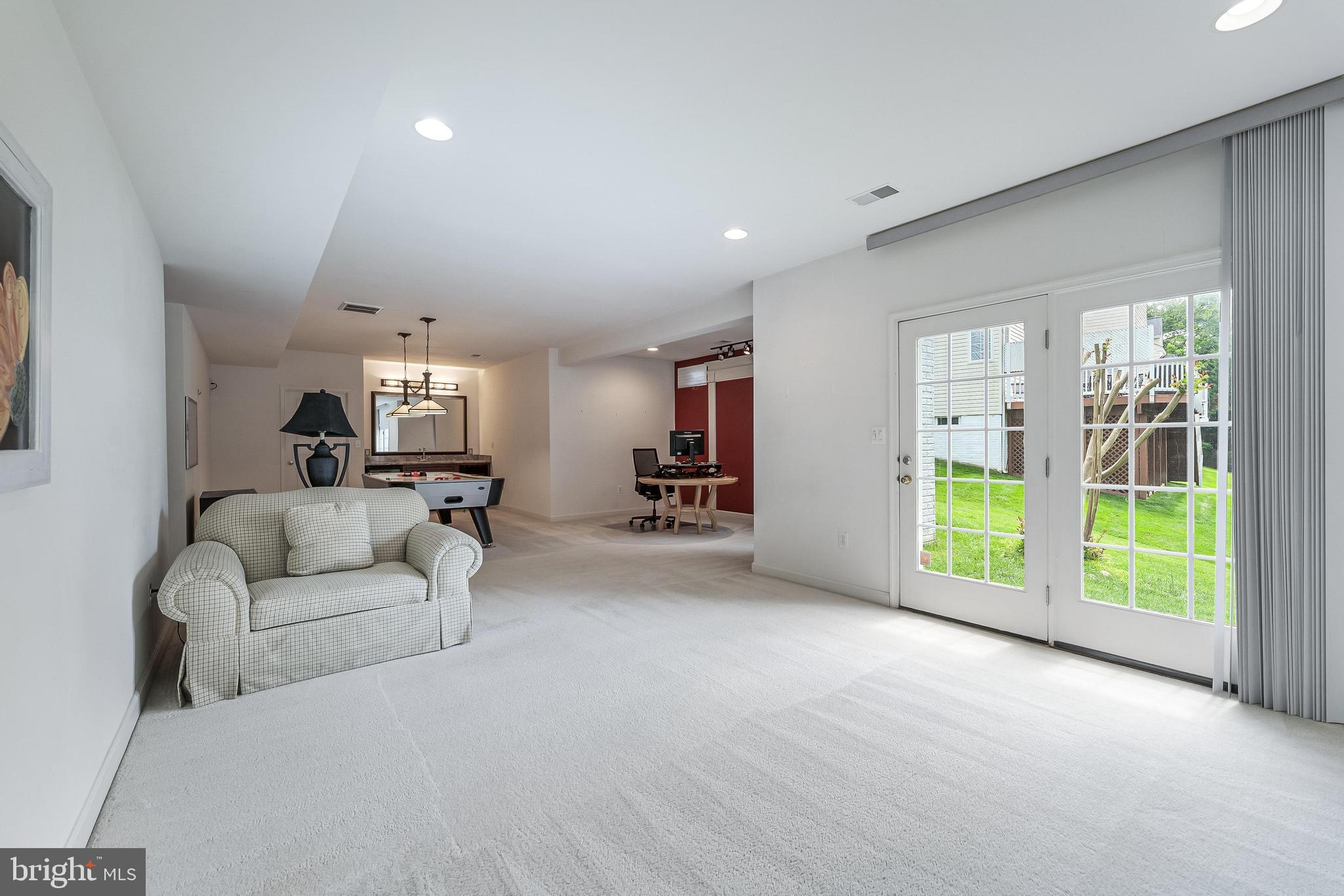 HILLSIDE MANOR - Residential