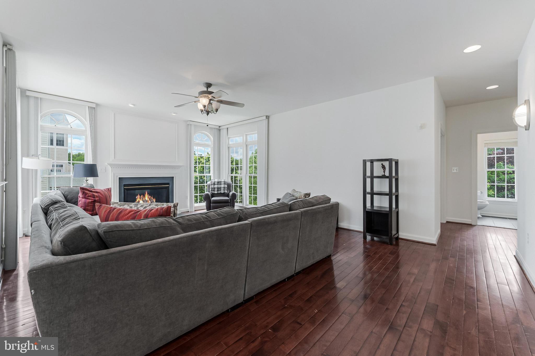 HILLSIDE MANOR - Residential