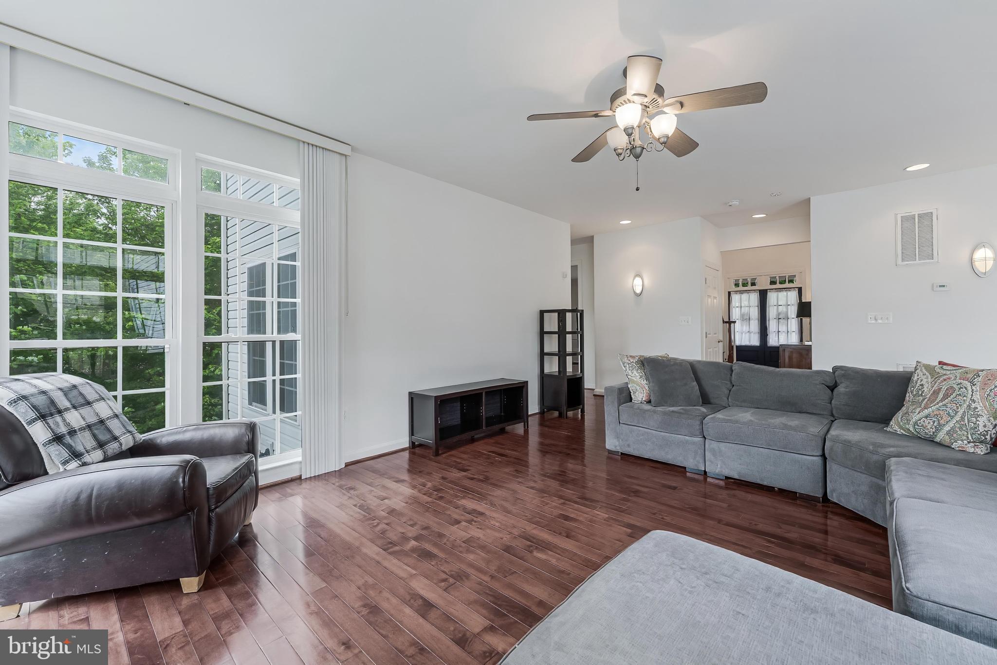 HILLSIDE MANOR - Residential