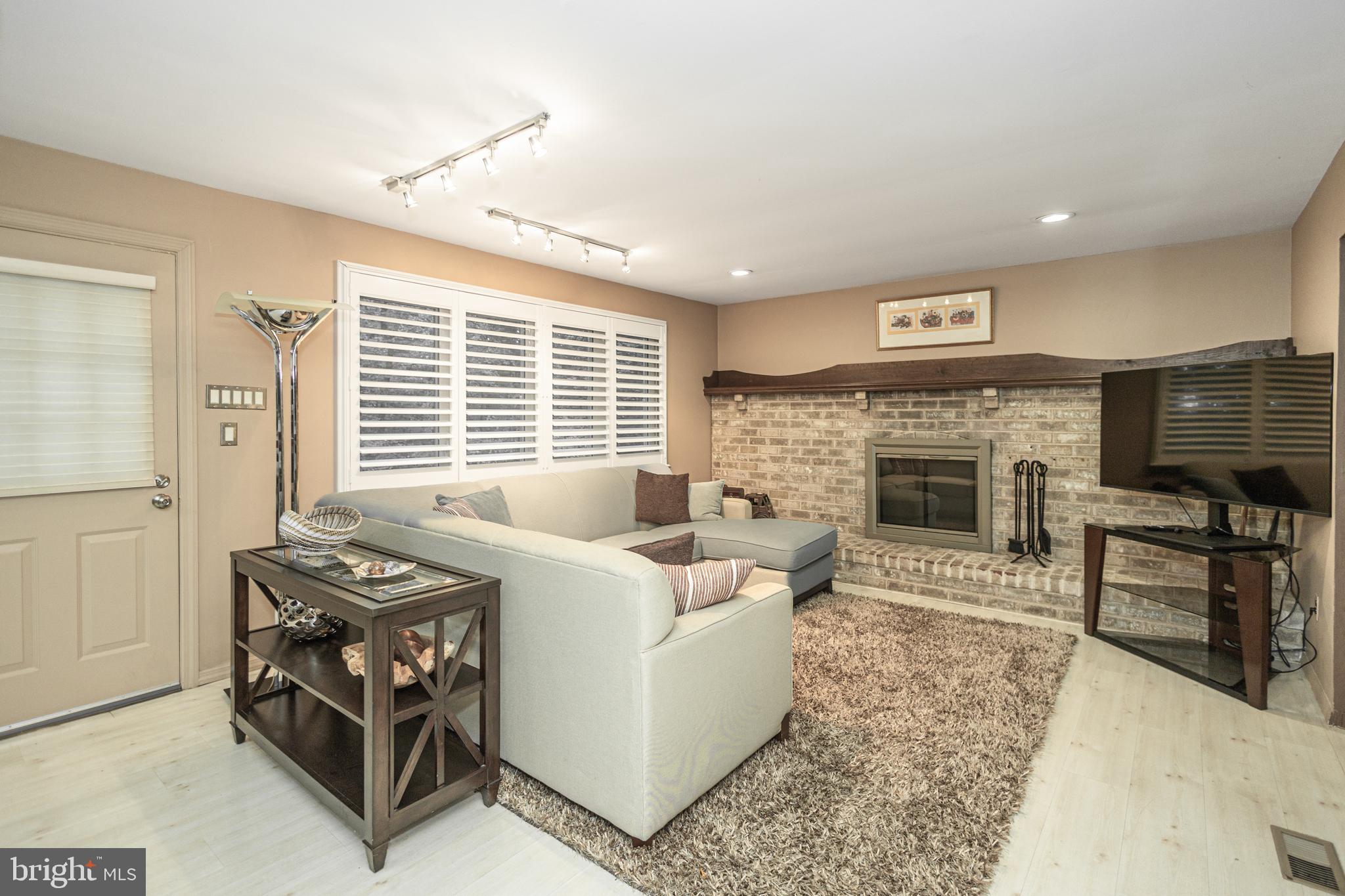 WOODLYN CROSSING - Residential